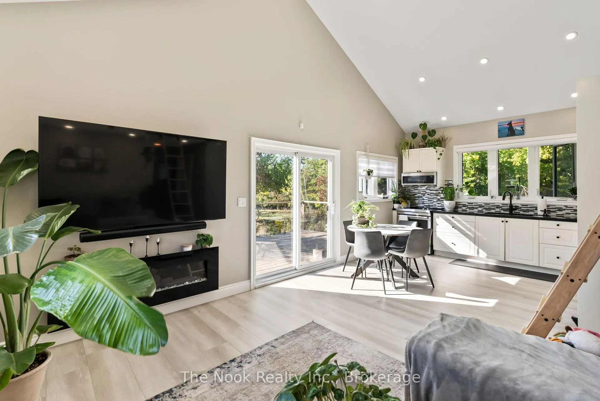 Photo 10 of 46 Mcguire Beach Road, Kawartha Lakes, Carden — HOMEH