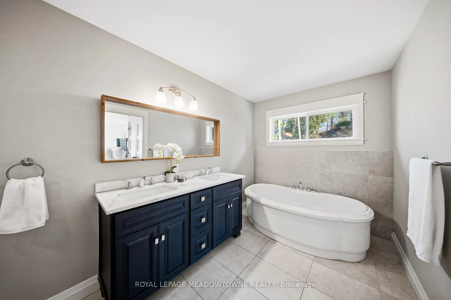 Photo 23 of 254 Main Street S, Halton Hills, Georgetown — HOMEH