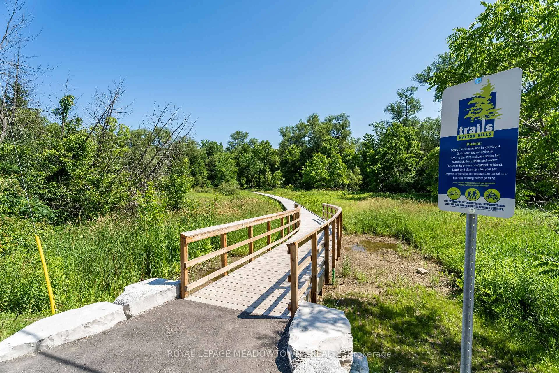 Photo 50 of 254 Main Street S, Halton Hills, Georgetown — HOMEH