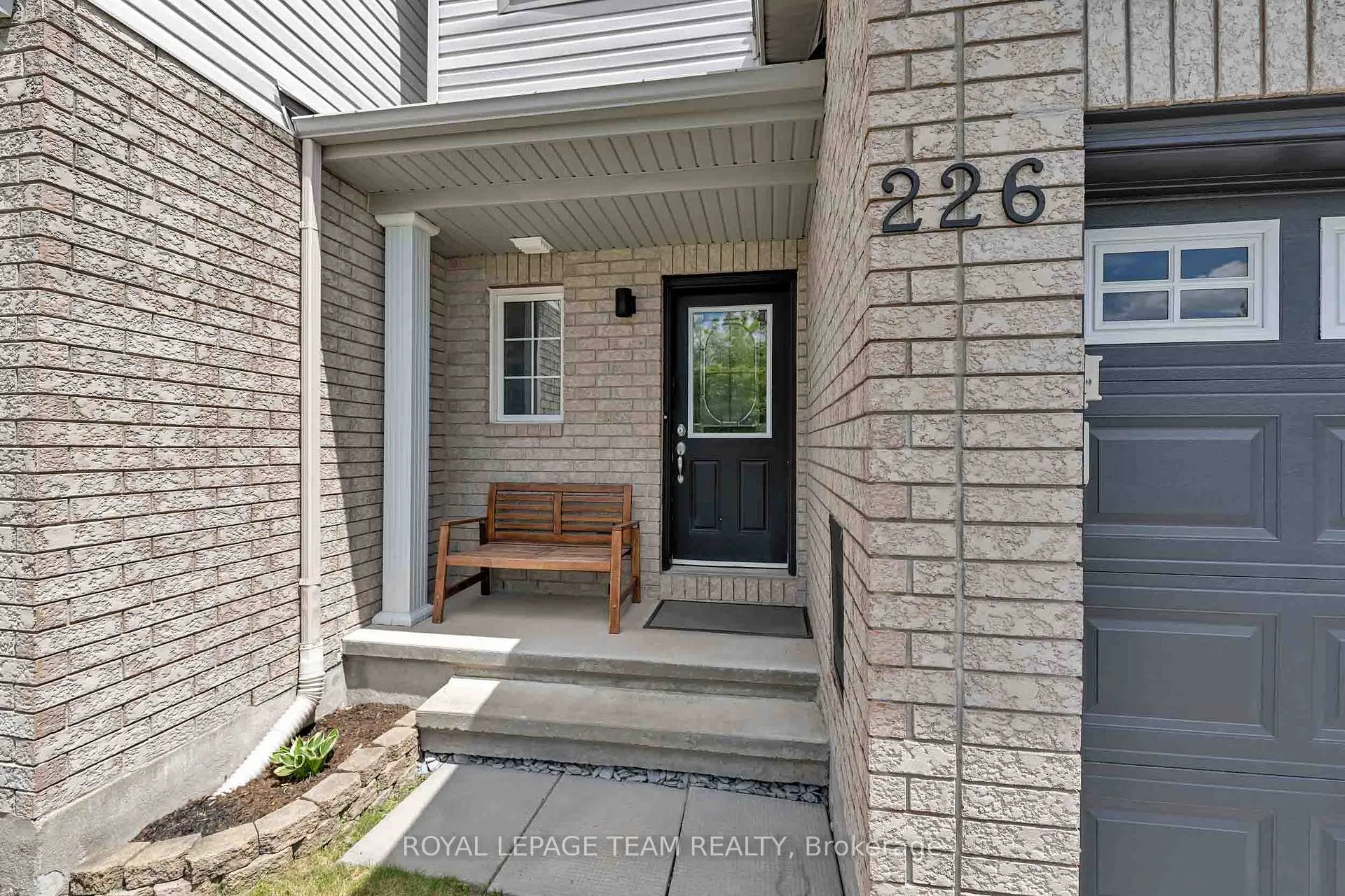 Photo 3 of 226 Arrita Street, Ottawa, Kanata - Emerald Meadows/Trailwest — HOMEH