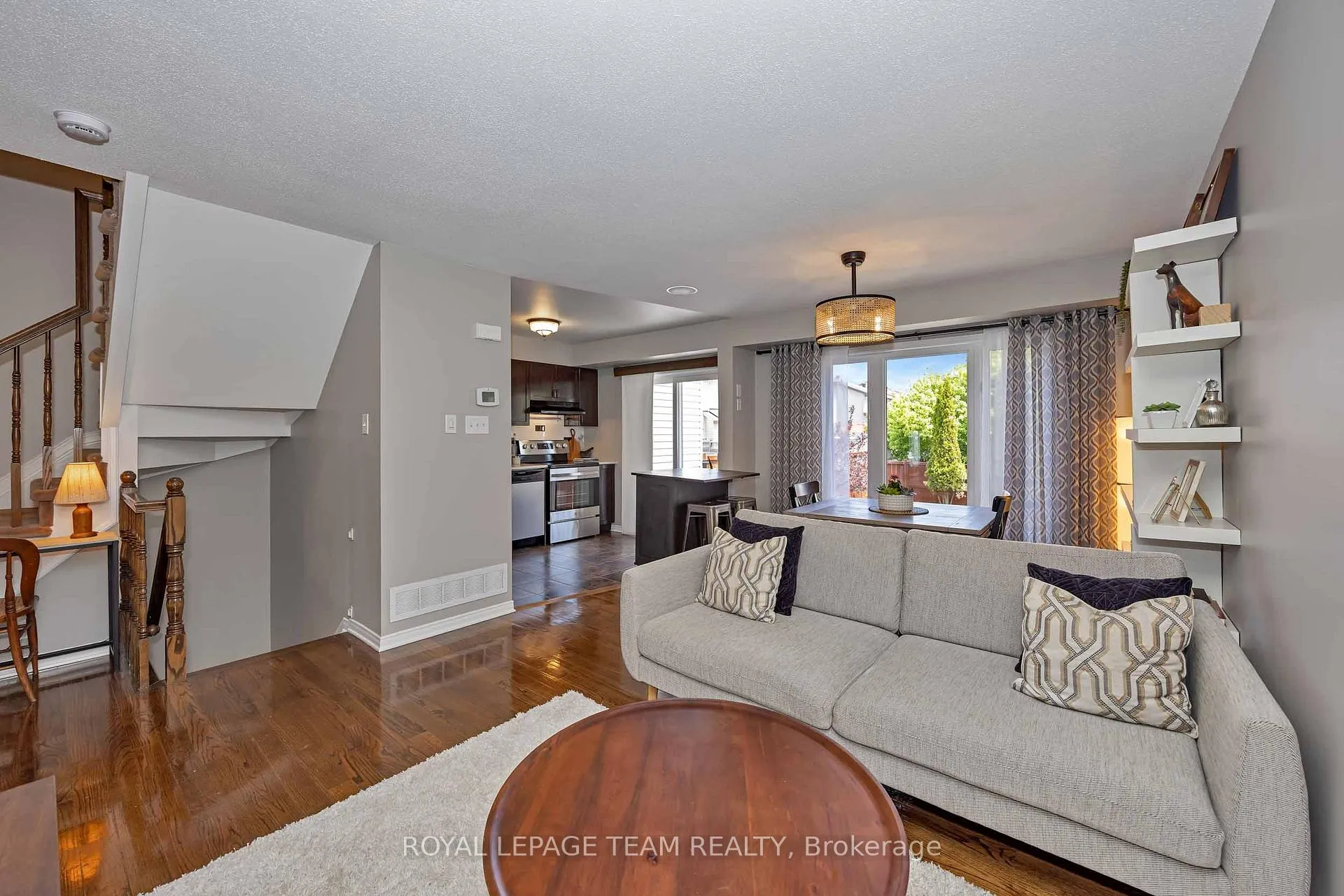 Photo 7 of 226 Arrita Street, Ottawa, Kanata - Emerald Meadows/Trailwest — HOMEH