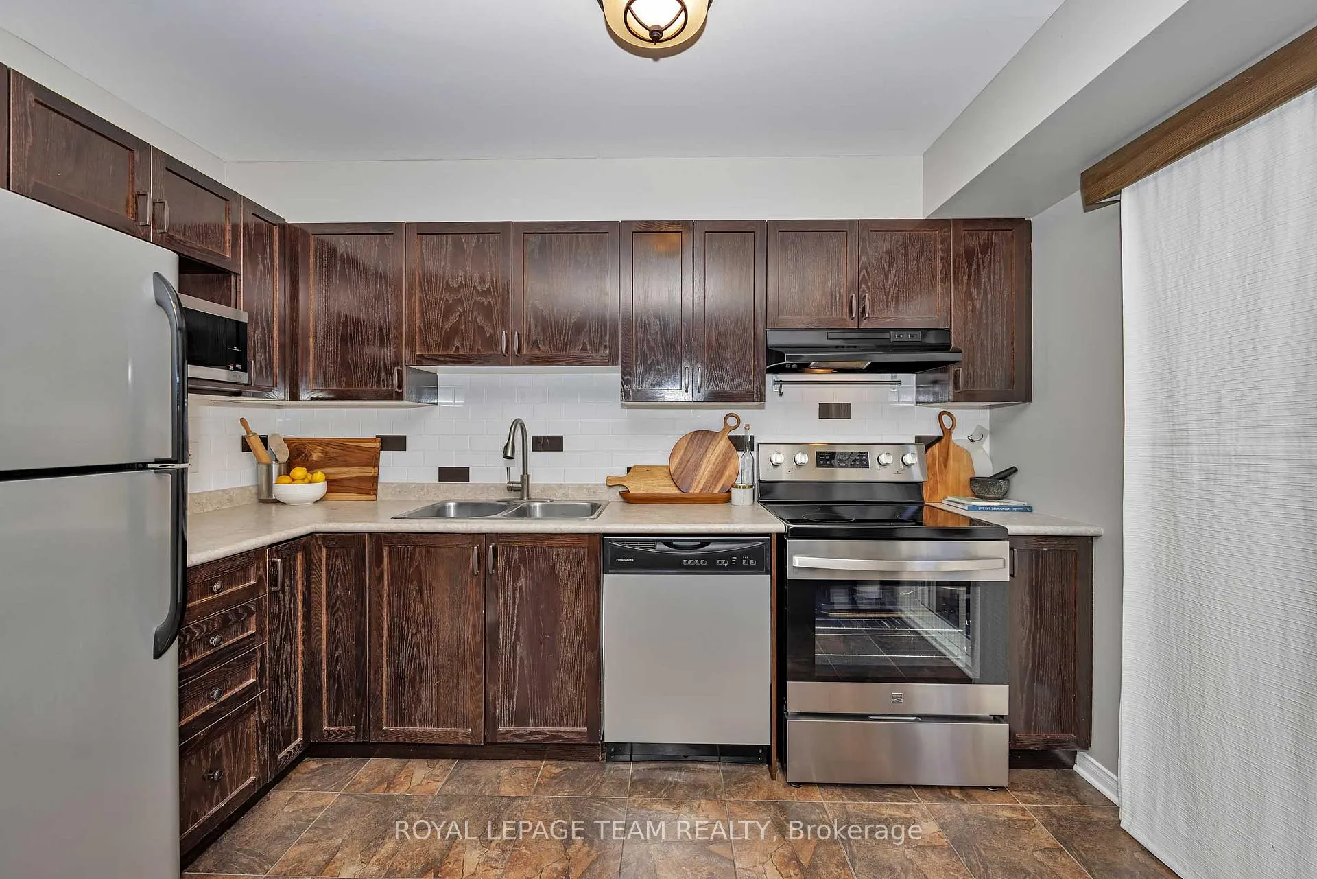 Photo 14 of 226 Arrita Street, Ottawa, Kanata - Emerald Meadows/Trailwest — HOMEH