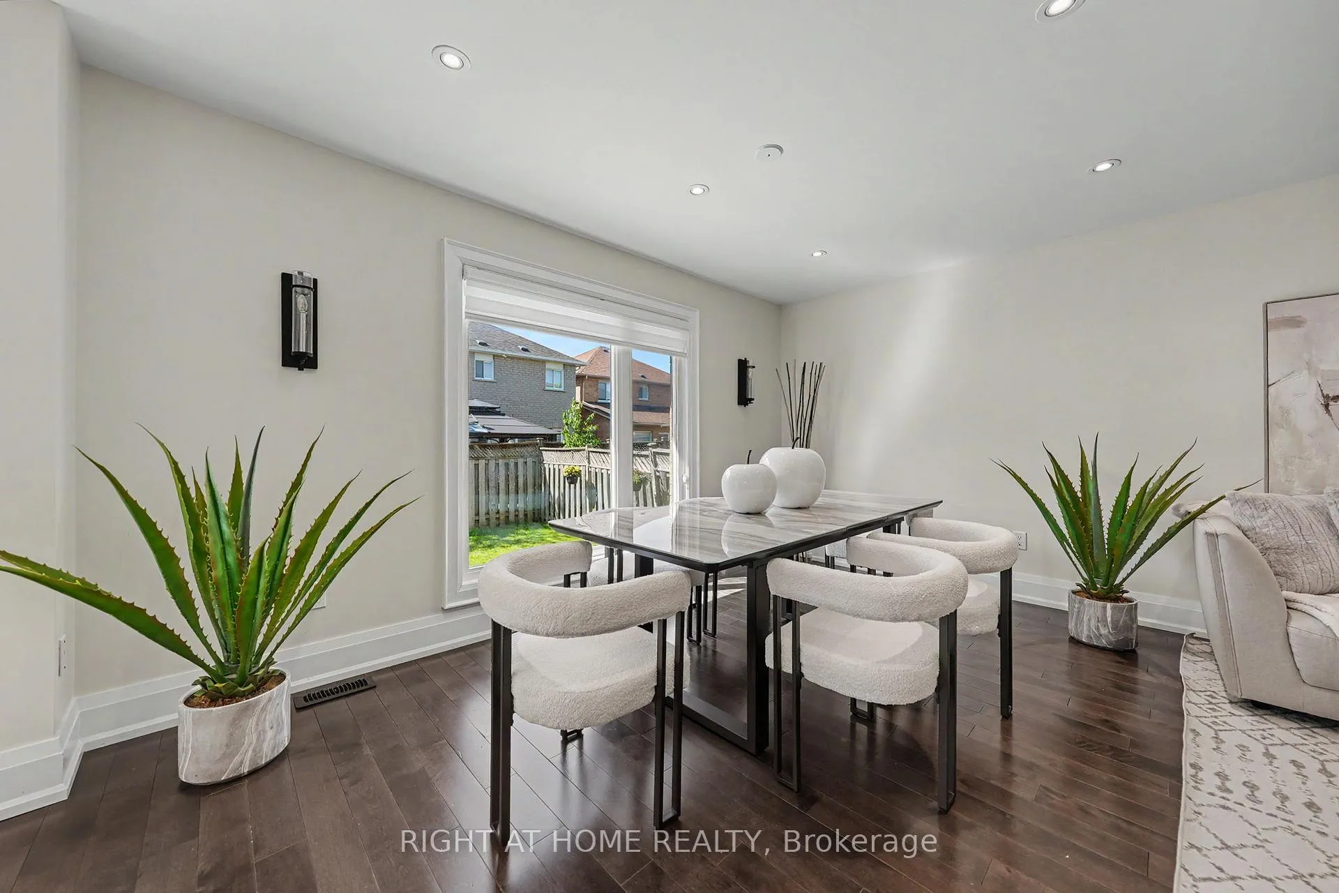 Photo 6 of 235 Montebello Avenue, Vaughan, Sonoma Heights — HOMEH