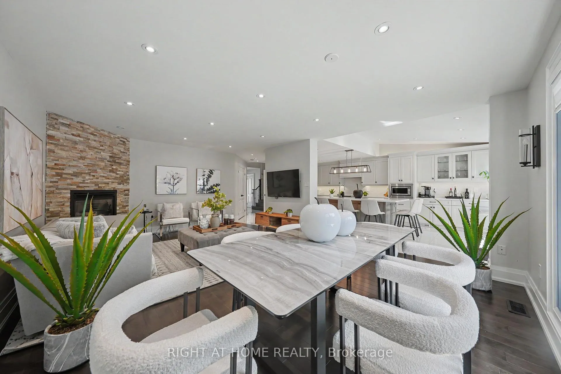 Photo 7 of 235 Montebello Avenue, Vaughan, Sonoma Heights — HOMEH