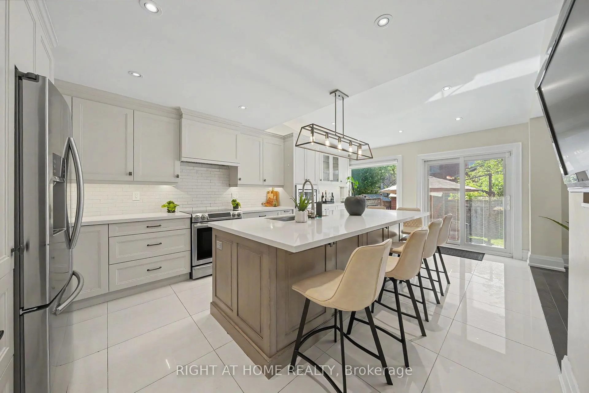 Photo 8 of 235 Montebello Avenue, Vaughan, Sonoma Heights — HOMEH