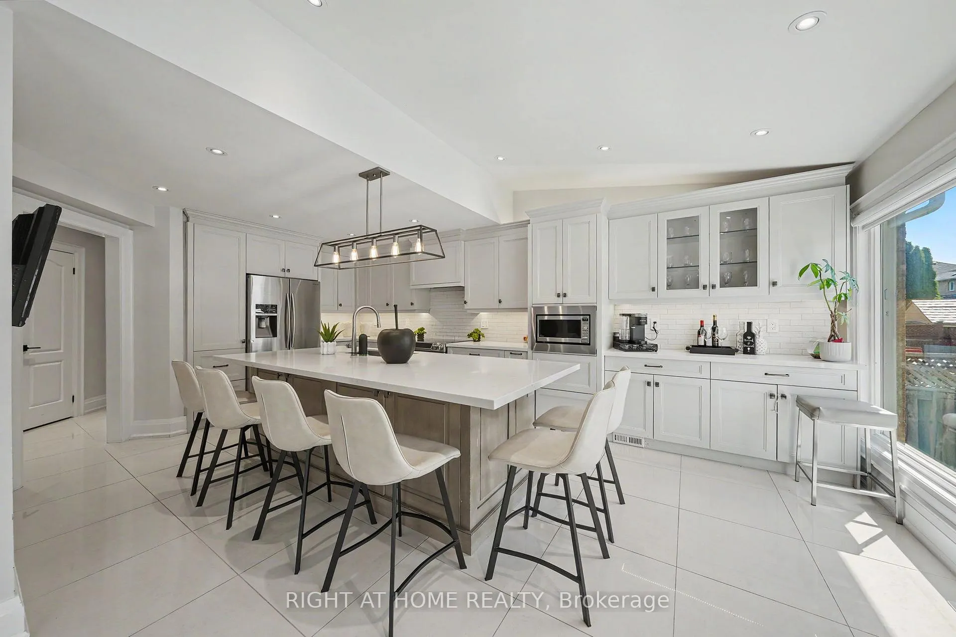Photo 9 of 235 Montebello Avenue, Vaughan, Sonoma Heights — HOMEH