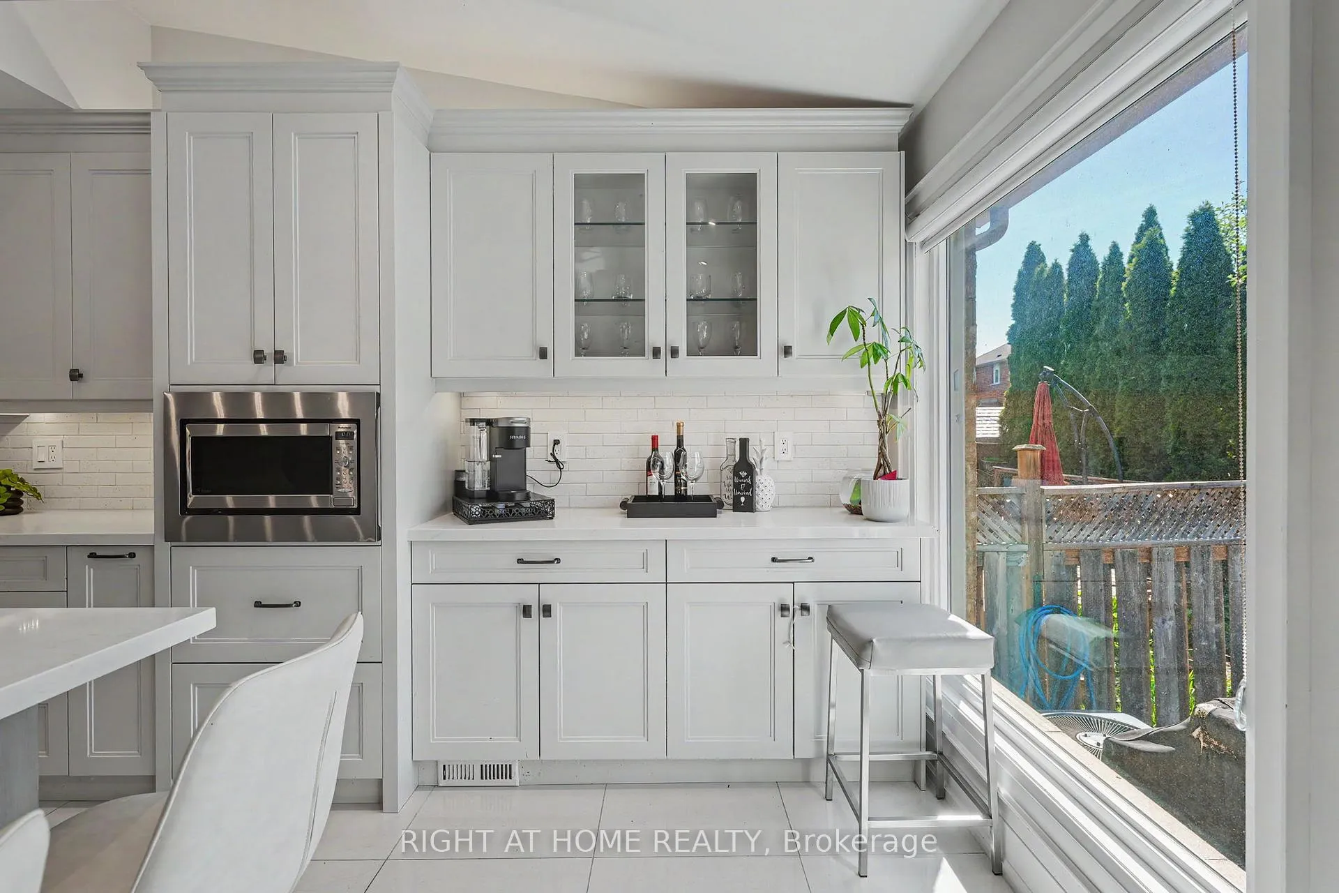 Photo 10 of 235 Montebello Avenue, Vaughan, Sonoma Heights — HOMEH