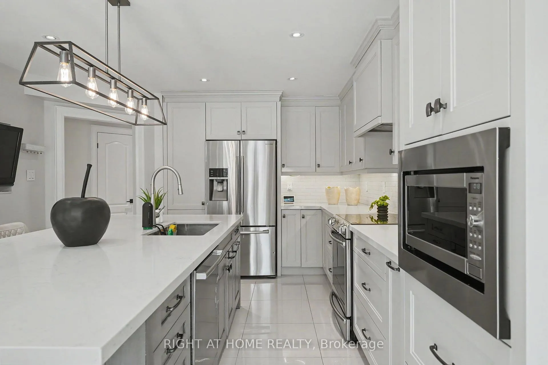 Photo 11 of 235 Montebello Avenue, Vaughan, Sonoma Heights — HOMEH