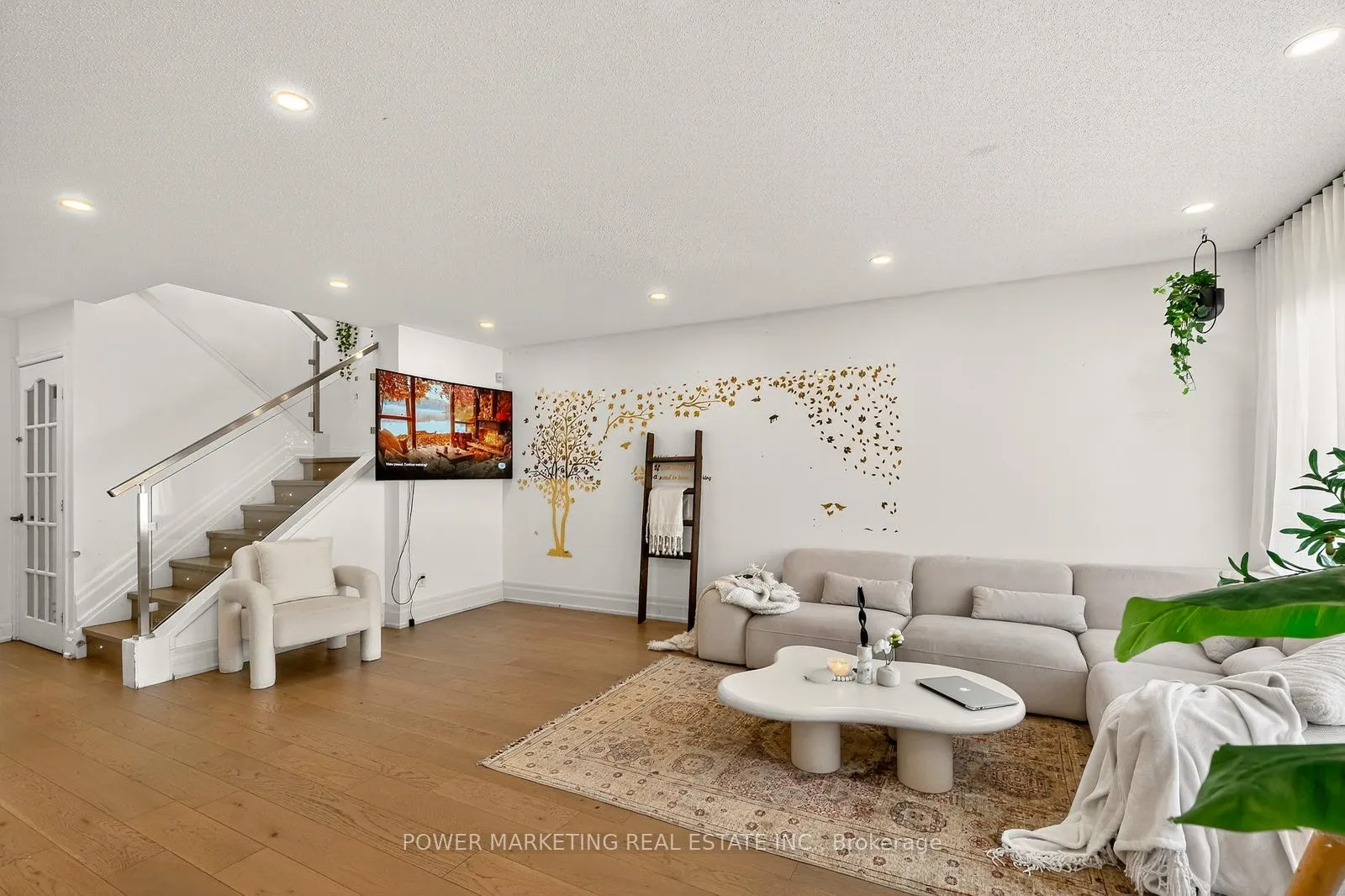 Photo 10 of 657 Clearbrook Drive N, Ottawa, Barrhaven - Strandherd — HOMEH