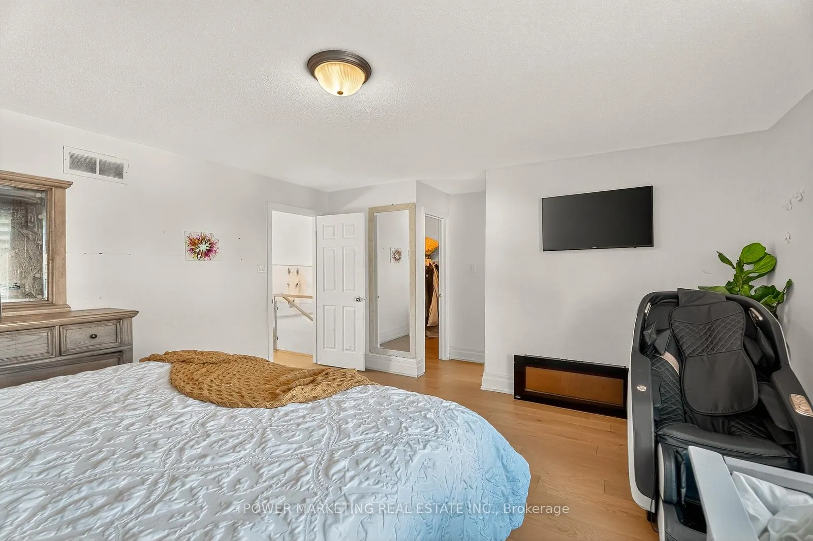 Photo 18 of 657 Clearbrook Drive N, Ottawa, Barrhaven - Strandherd — HOMEH