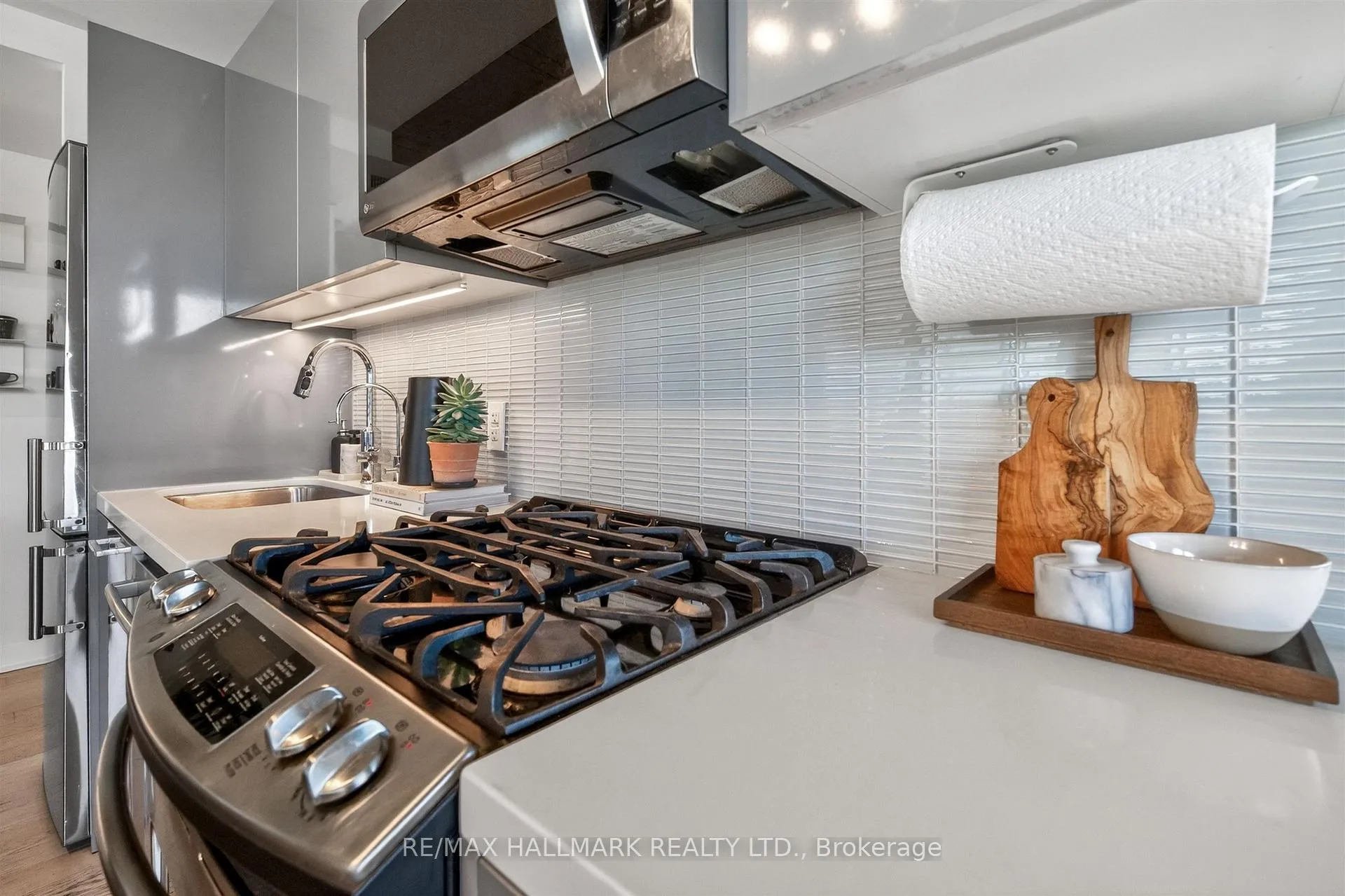 Photo 8 of Unit 508, 319 Carlaw Avenue, Toronto, South Riverdale — HOMEH