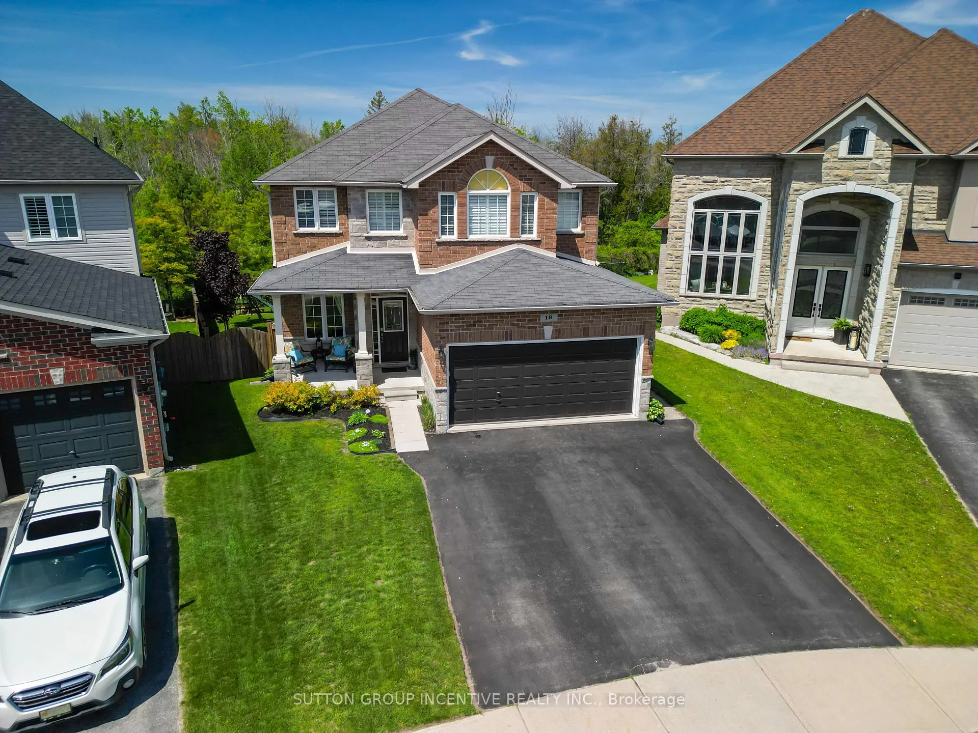 Photo 2 of 18 Graihawk Drive, Barrie, Ardagh — HOMEH