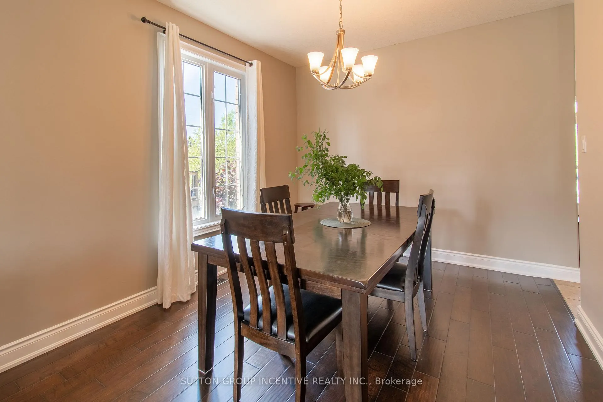 Photo 9 of 18 Graihawk Drive, Barrie, Ardagh — HOMEH