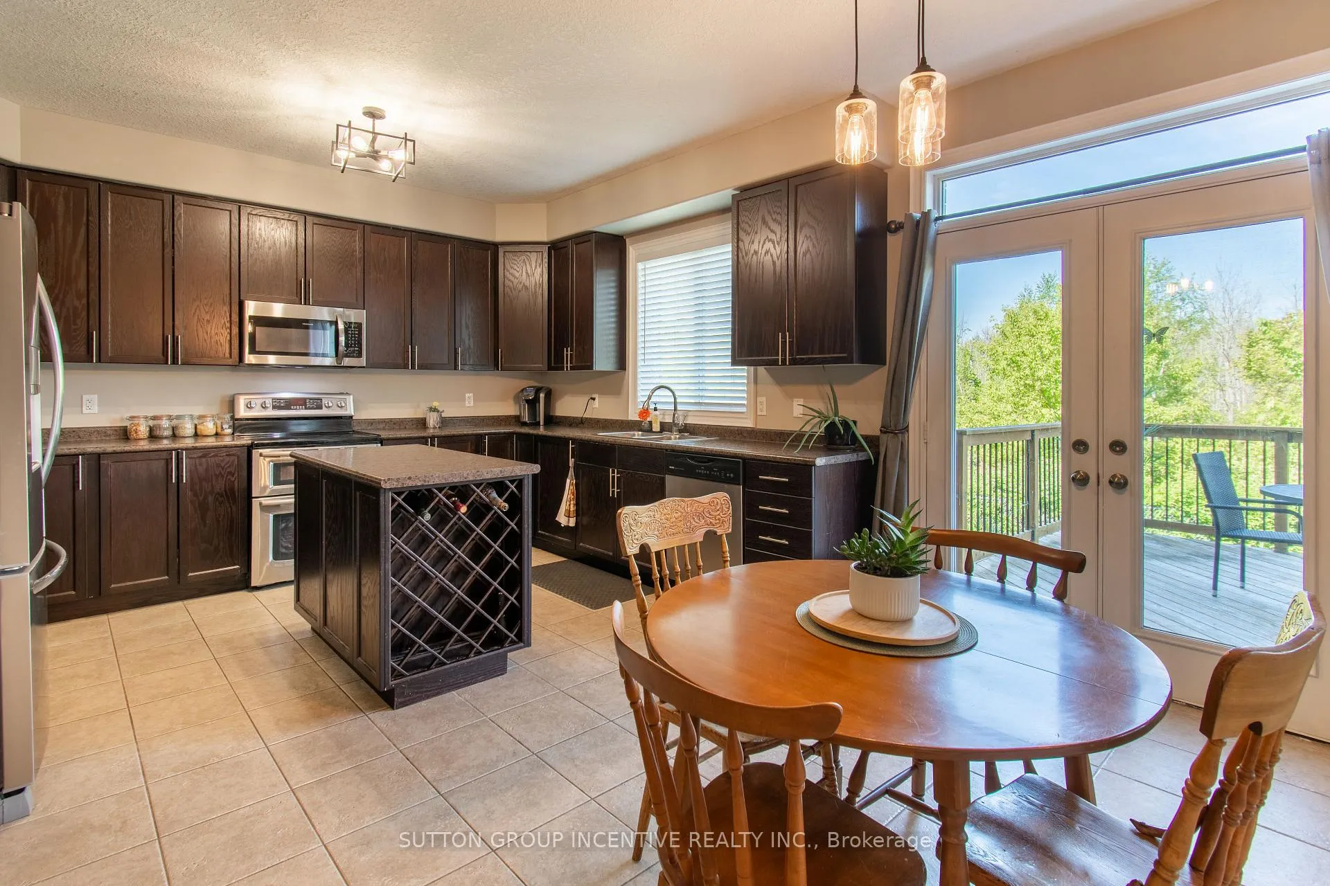 Photo 10 of 18 Graihawk Drive, Barrie, Ardagh — HOMEH
