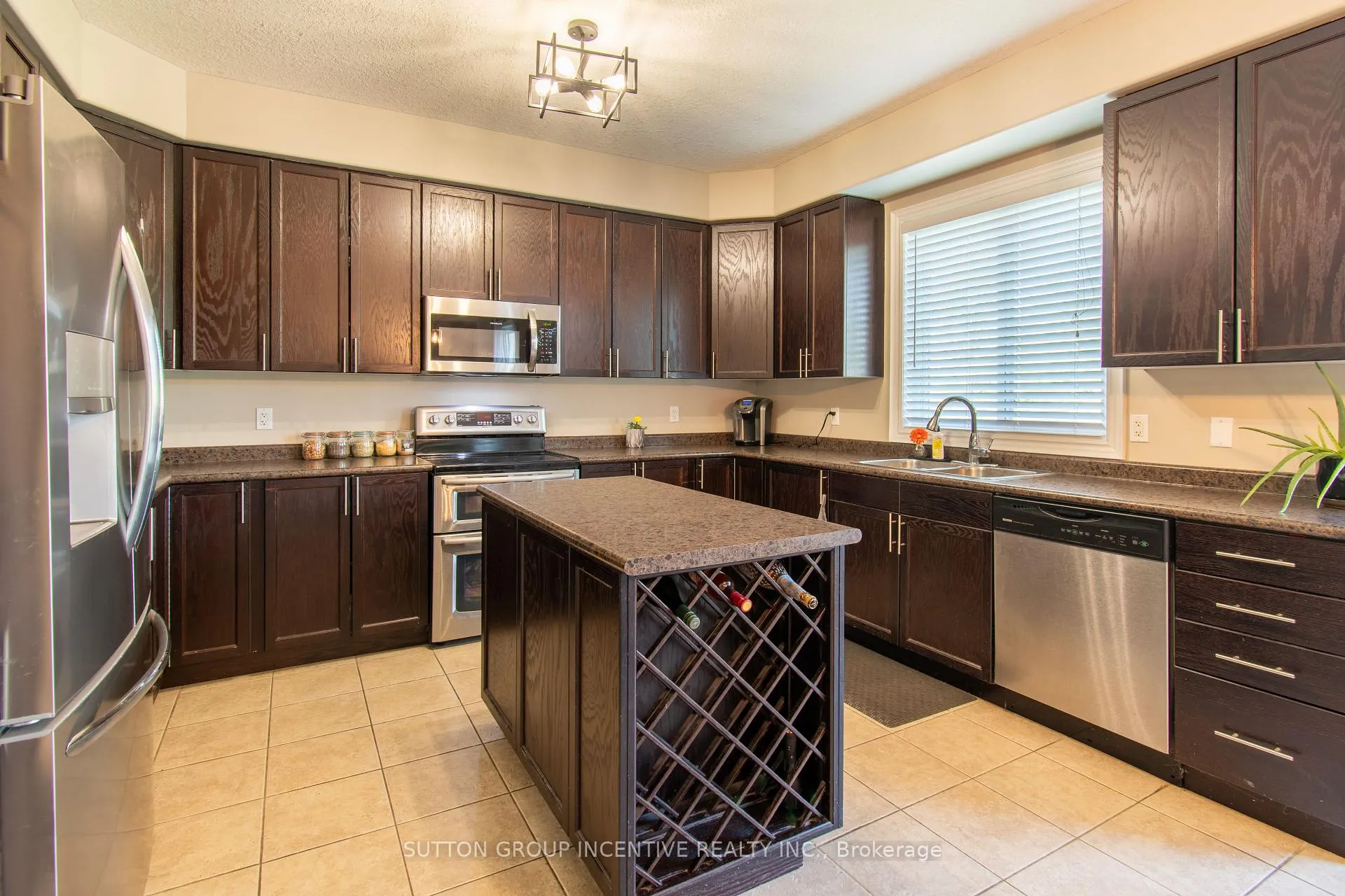 Photo 12 of 18 Graihawk Drive, Barrie, Ardagh — HOMEH