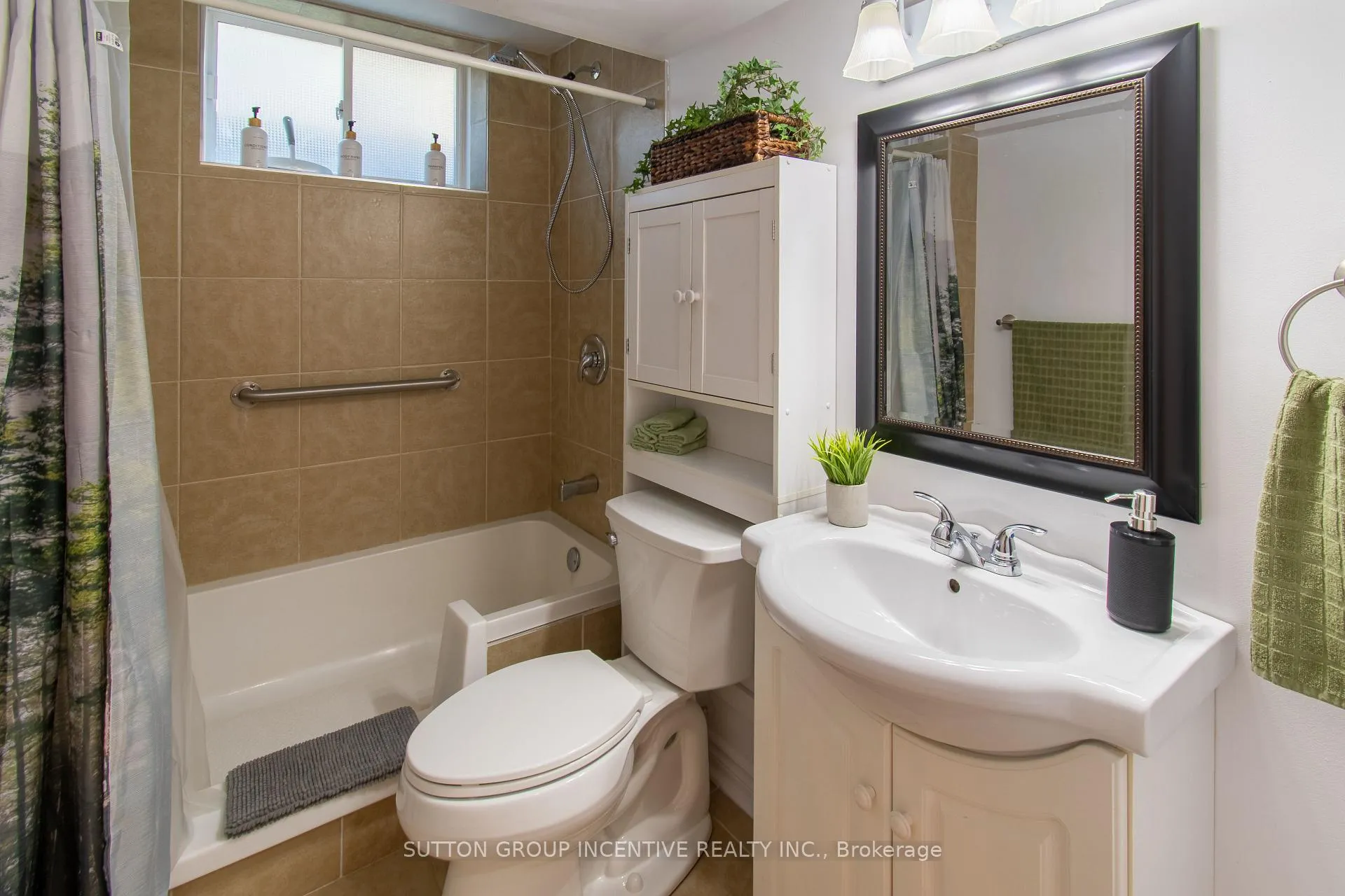 Photo 34 of 18 Graihawk Drive, Barrie, Ardagh — HOMEH