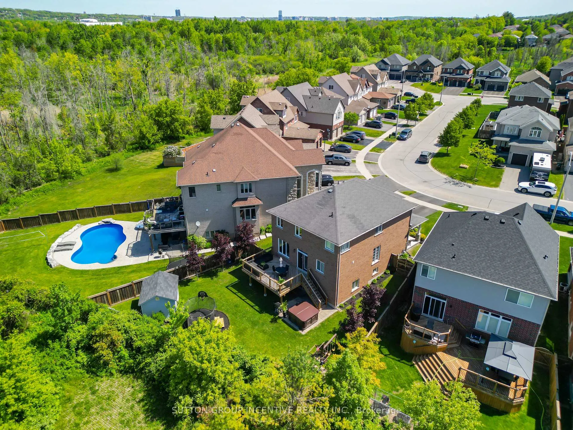 Photo 38 of 18 Graihawk Drive, Barrie, Ardagh — HOMEH