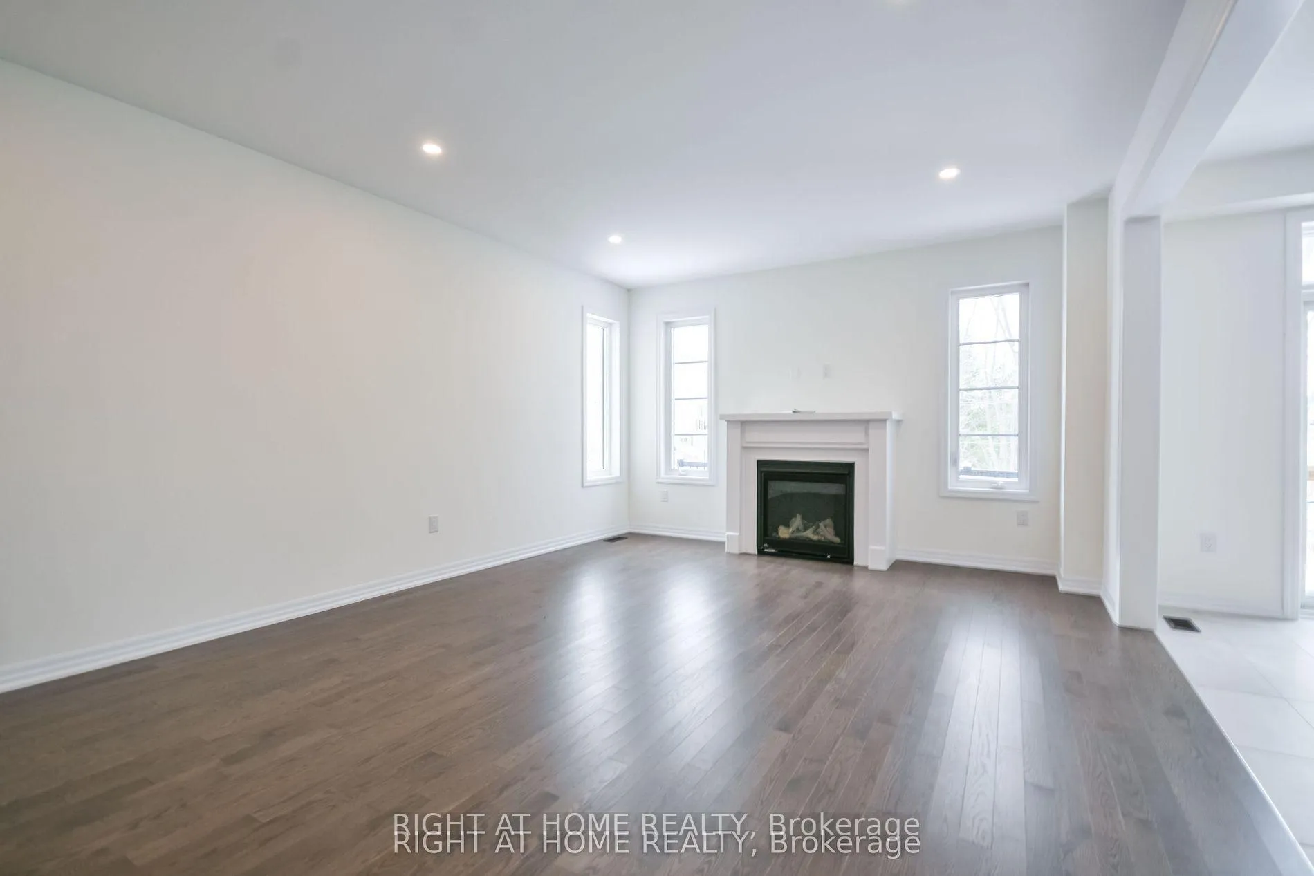 Photo 19 of 215 Sutherland Street S, Clearview, Stayner — HOMEH