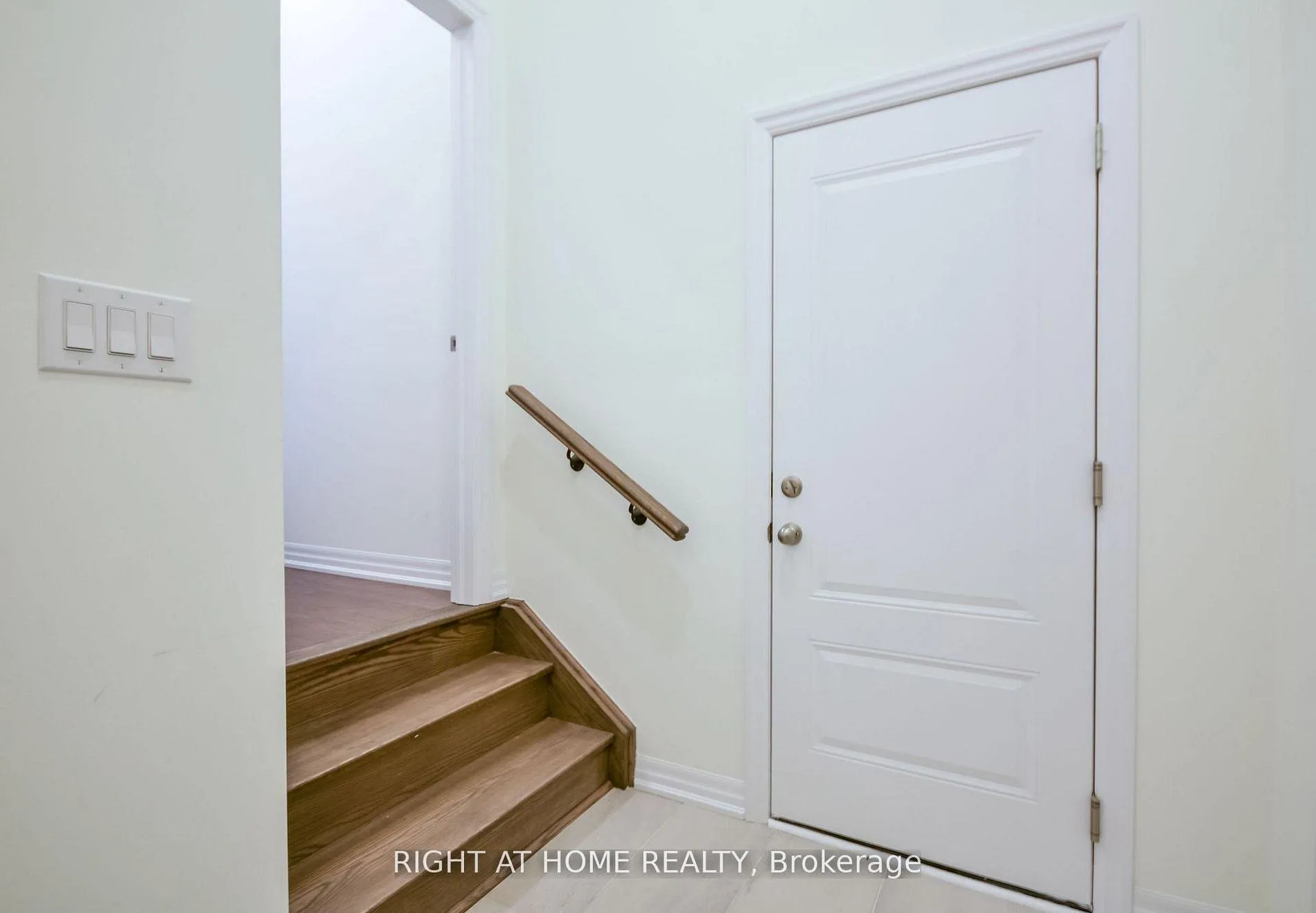 Photo 27 of 215 Sutherland Street S, Clearview, Stayner — HOMEH