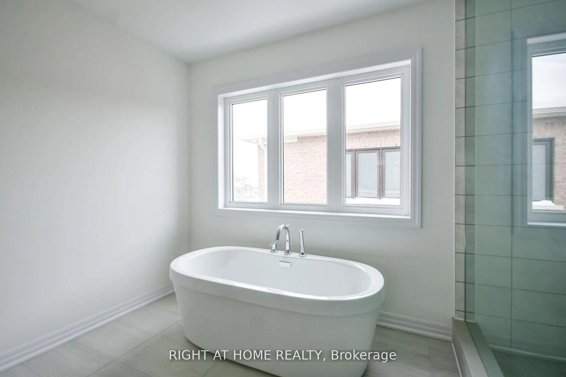 Photo 35 of 215 Sutherland Street S, Clearview, Stayner — HOMEH