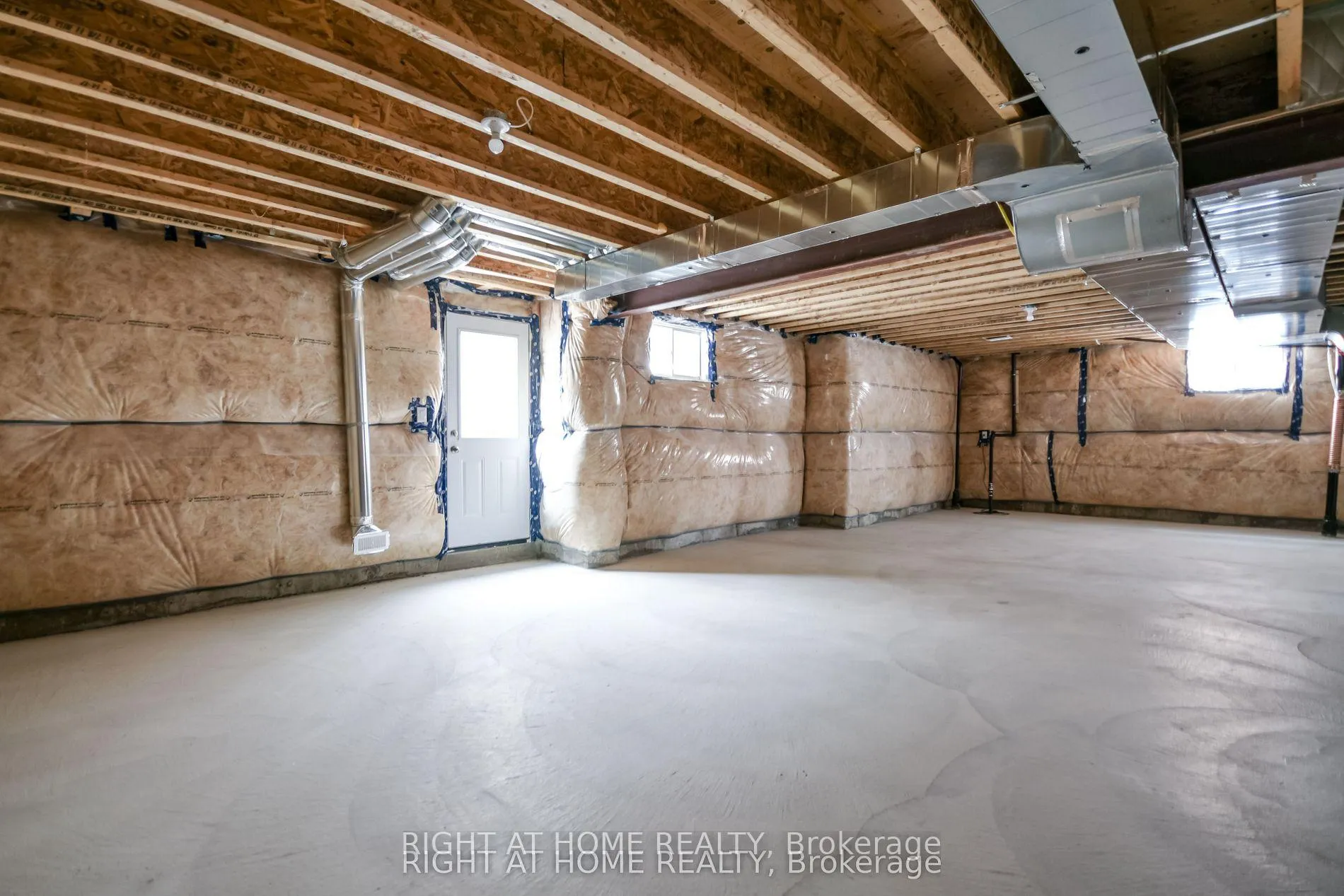 Photo 38 of 215 Sutherland Street S, Clearview, Stayner — HOMEH
