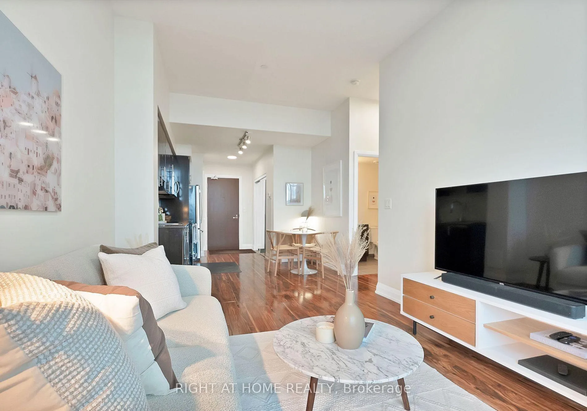 Photo 3 of Unit 303, 7171 Yonge Street, Markham, Grandview — HOMEH