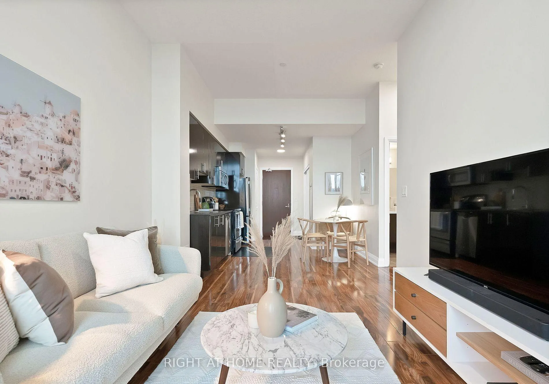 Photo 4 of Unit 303, 7171 Yonge Street, Markham, Grandview — HOMEH