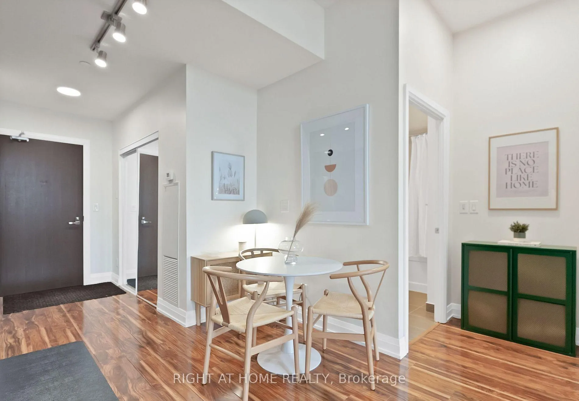 Photo 7 of Unit 303, 7171 Yonge Street, Markham, Grandview — HOMEH