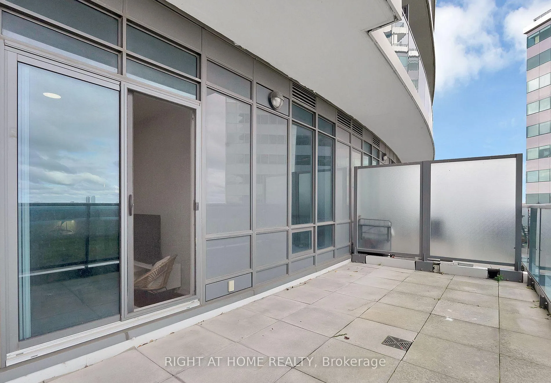 Photo 11 of Unit 303, 7171 Yonge Street, Markham, Grandview — HOMEH