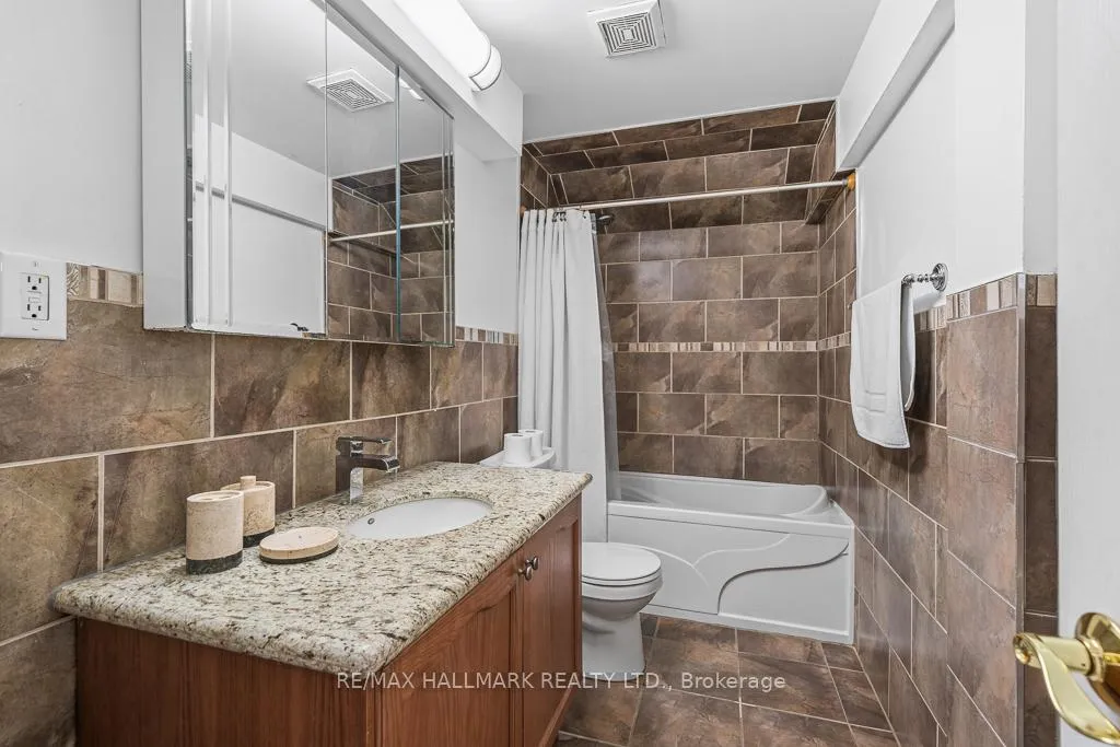 Photo 44 of 321 Grand Vellore Crescent, Vaughan, Vellore Village — HOMEH