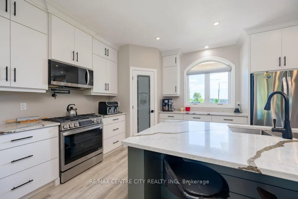Photo 12 of 22273 Pratt Siding Road, Southwest Middlesex, Glencoe — HOMEH