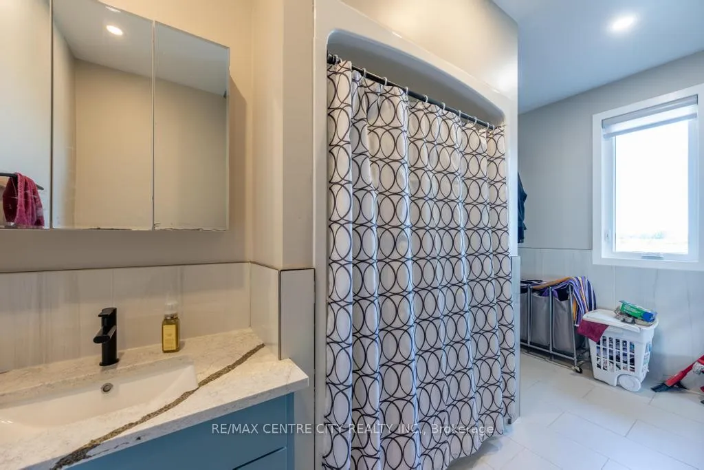 Photo 14 of 22273 Pratt Siding Road, Southwest Middlesex, Glencoe — HOMEH