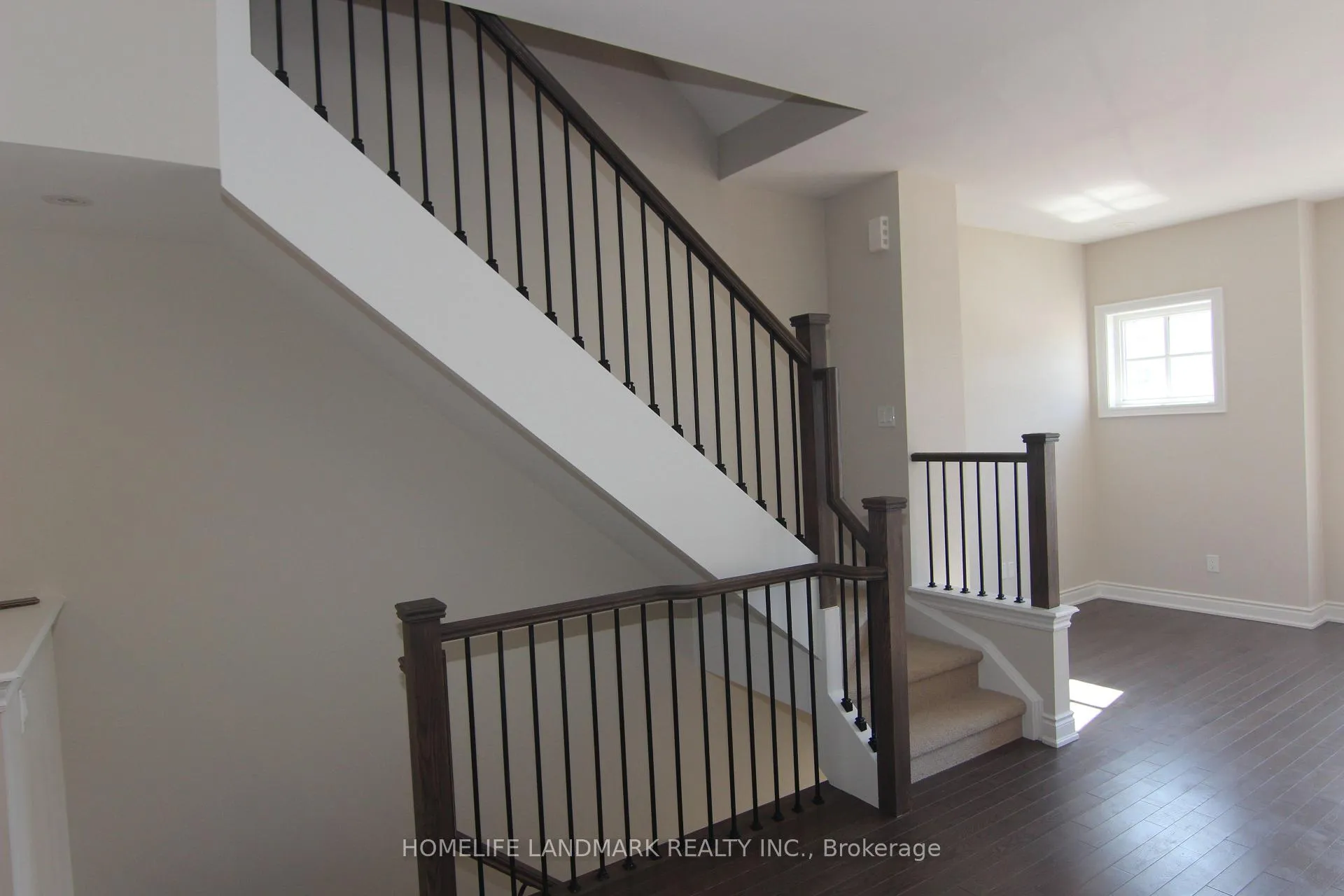 Photo 2 of Unit 101, 21 Wasdale Road, Mississauga, Streetsville — HOMEH