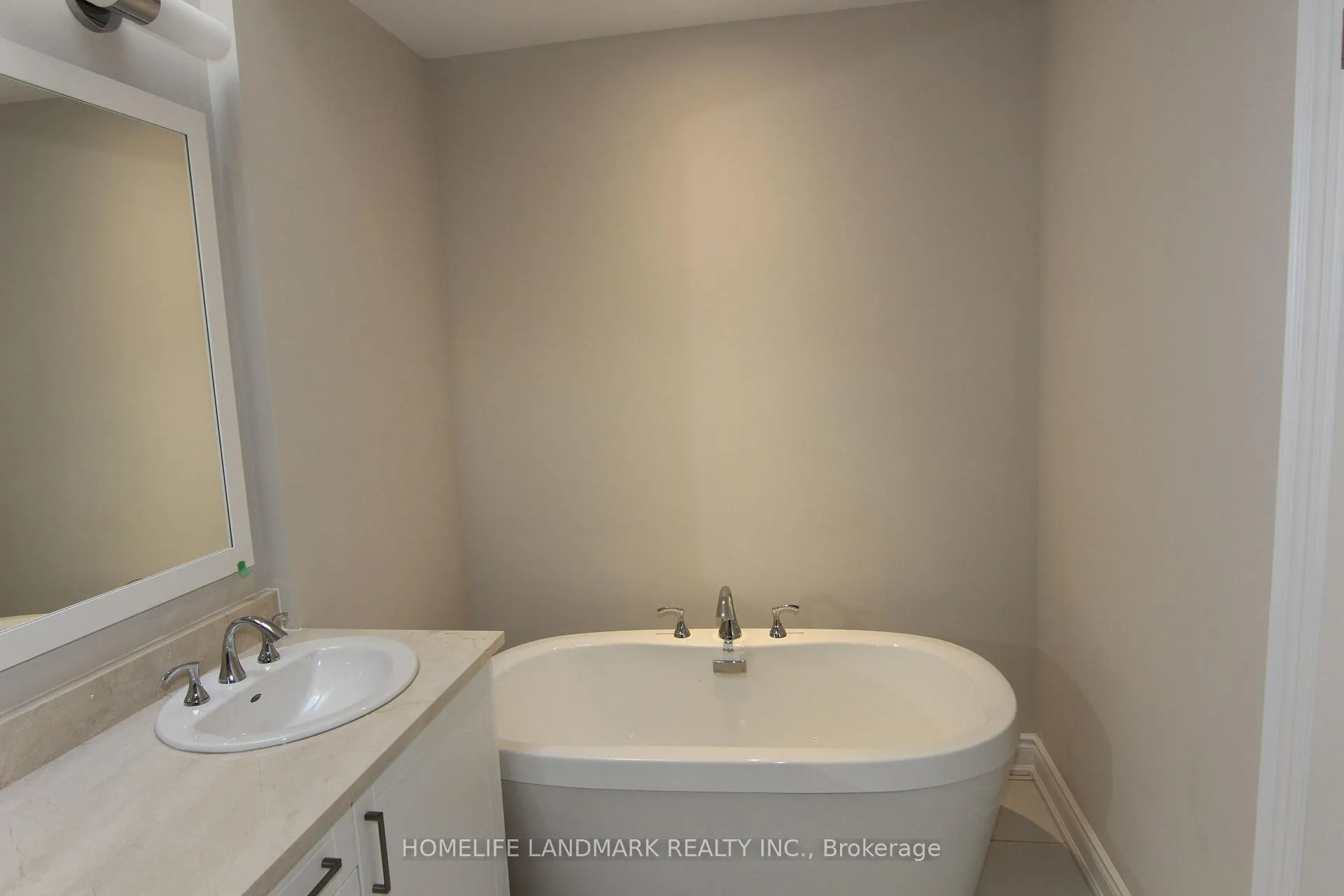 Photo 4 of Unit 101, 21 Wasdale Road, Mississauga, Streetsville — HOMEH