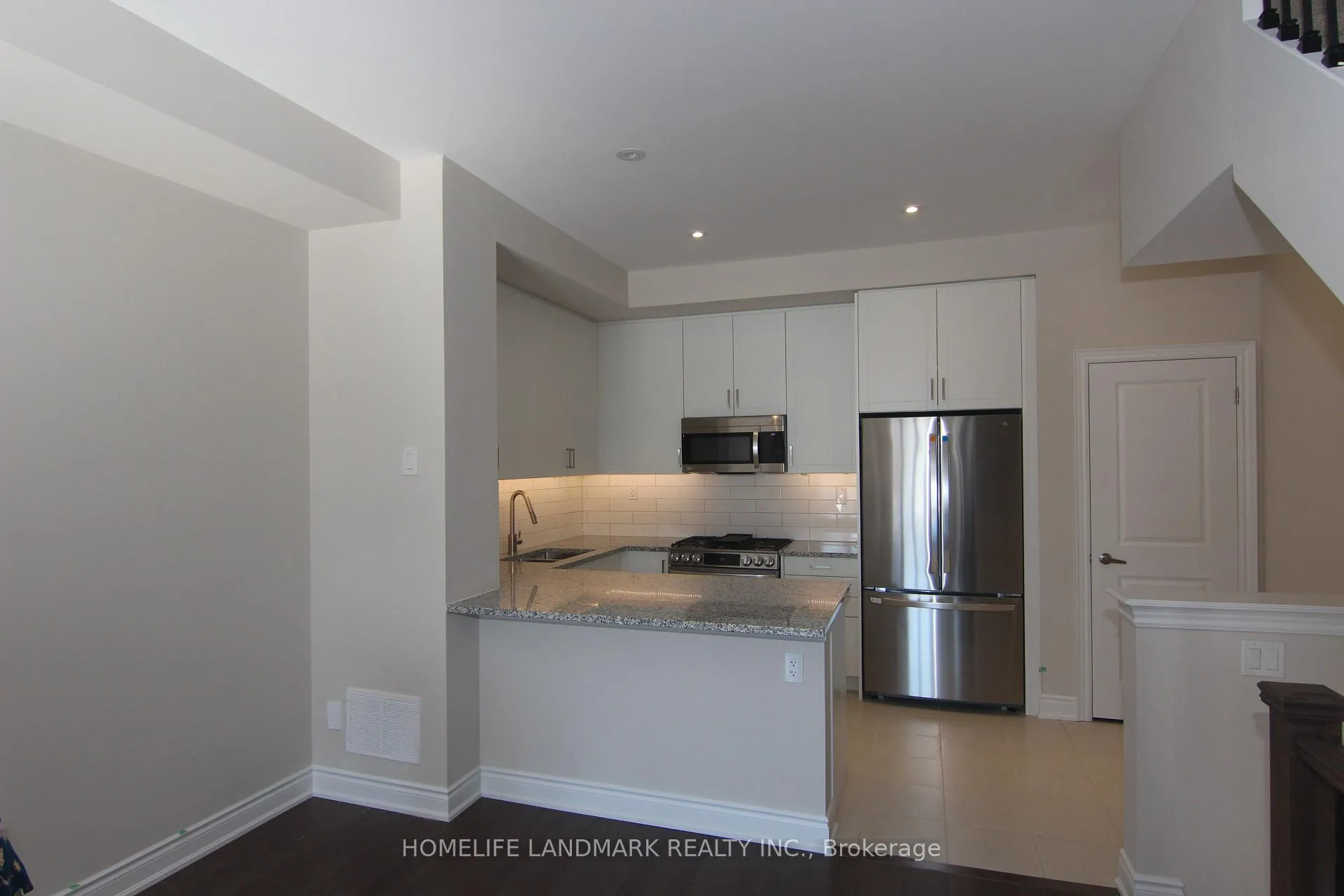 Photo 5 of Unit 101, 21 Wasdale Road, Mississauga, Streetsville — HOMEH