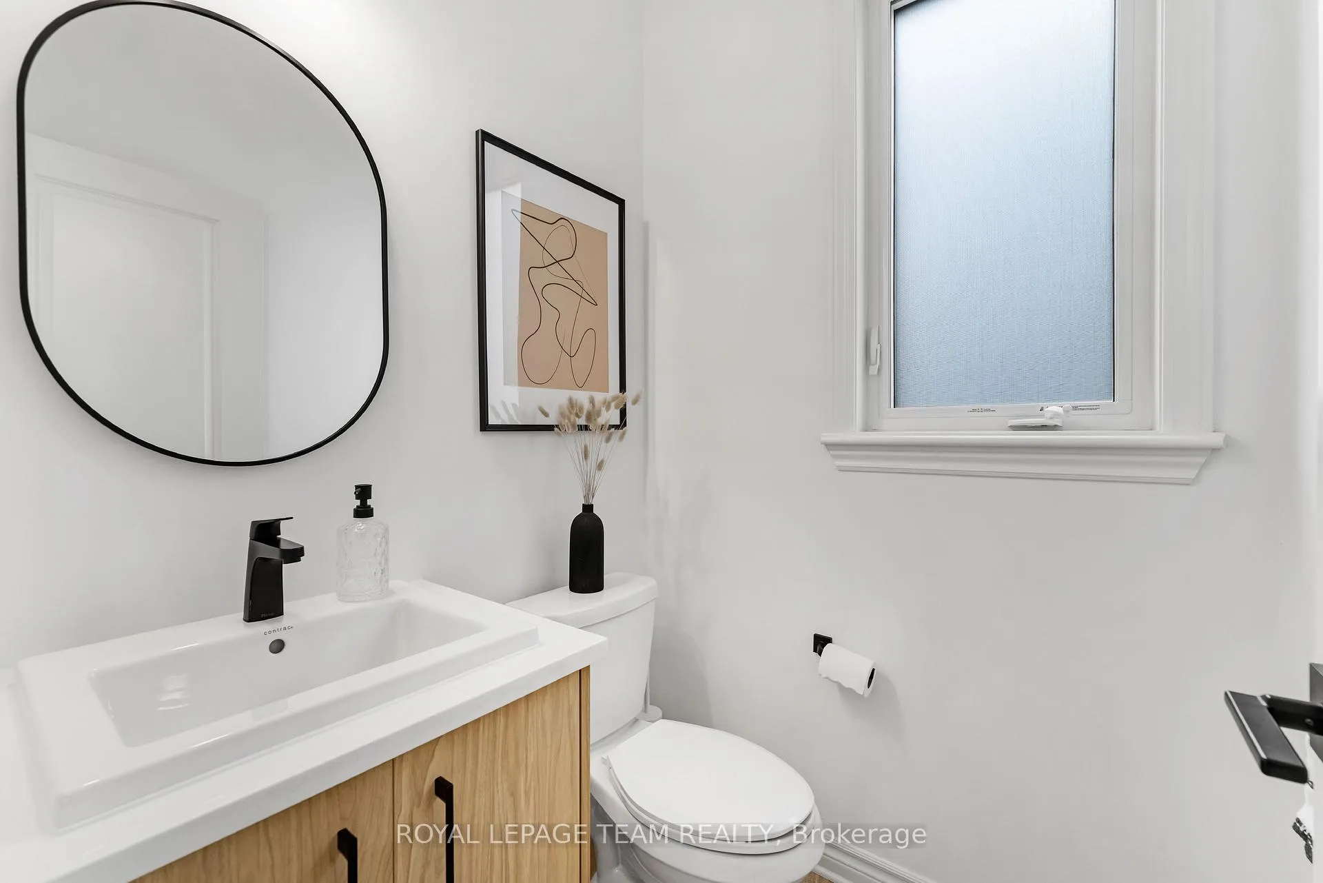 Photo 4 of 808 Chipping Circle, Ottawa, Riverside South/Gloucester Glen — HOMEH