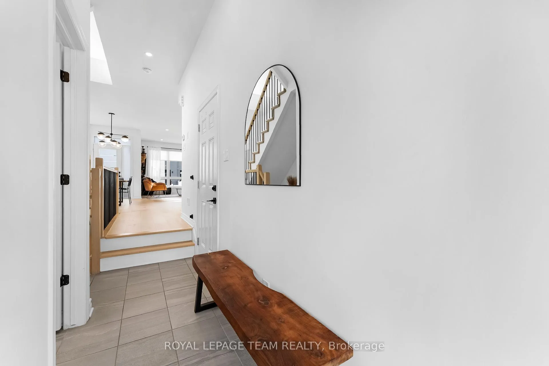 Photo 5 of 808 Chipping Circle, Ottawa, Riverside South/Gloucester Glen — HOMEH