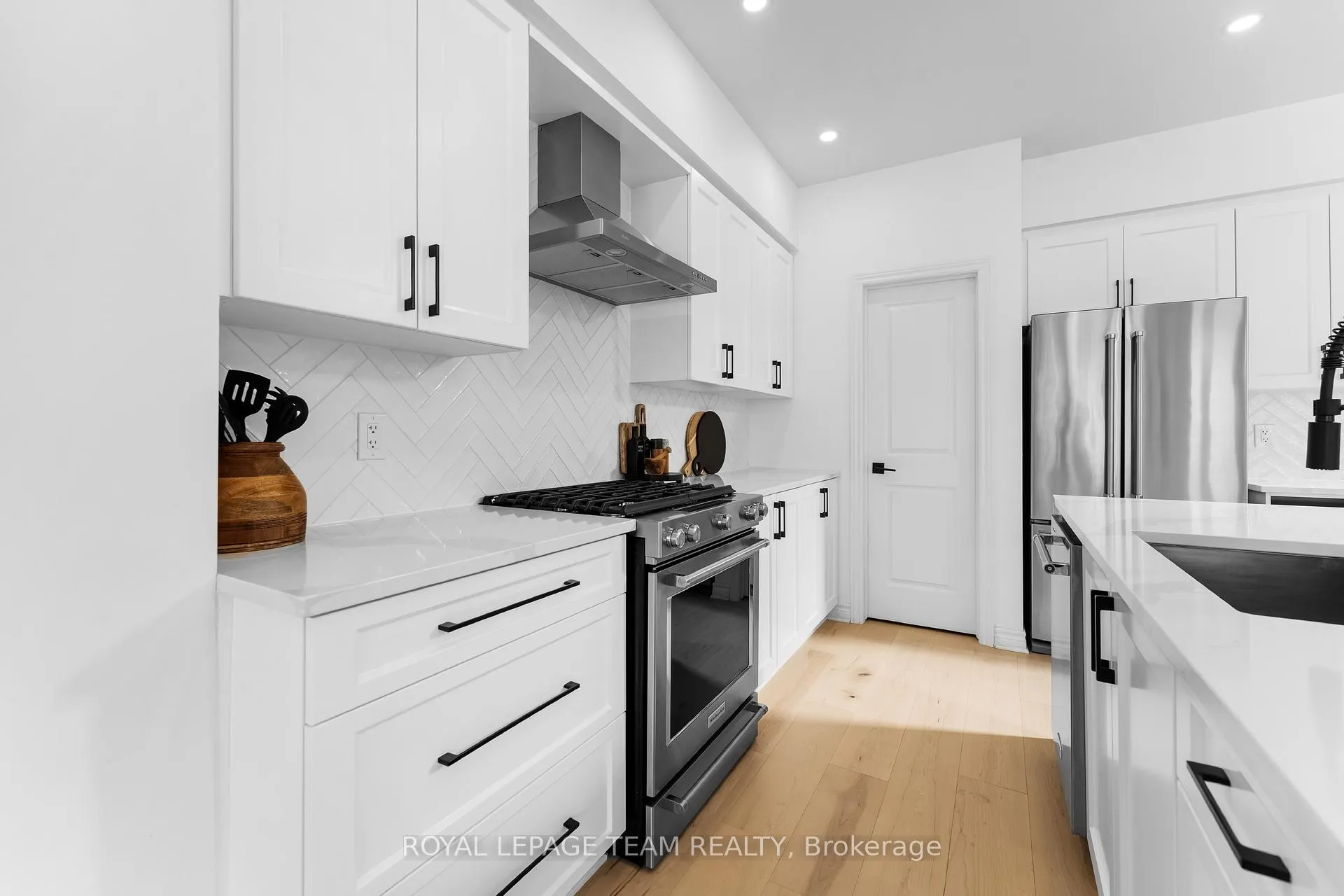 Photo 10 of 808 Chipping Circle, Ottawa, Riverside South/Gloucester Glen — HOMEH