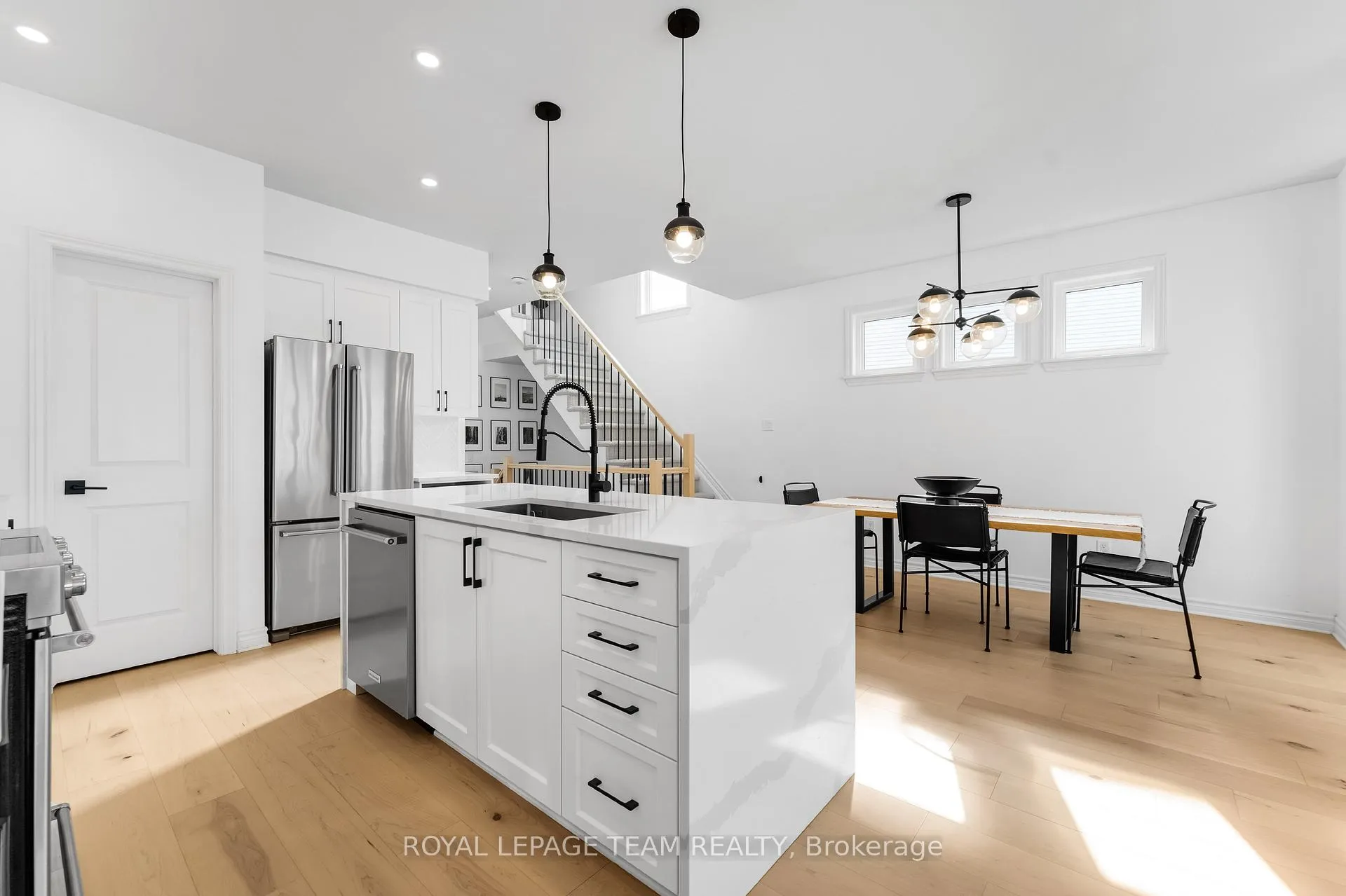 Photo 11 of 808 Chipping Circle, Ottawa, Riverside South/Gloucester Glen — HOMEH