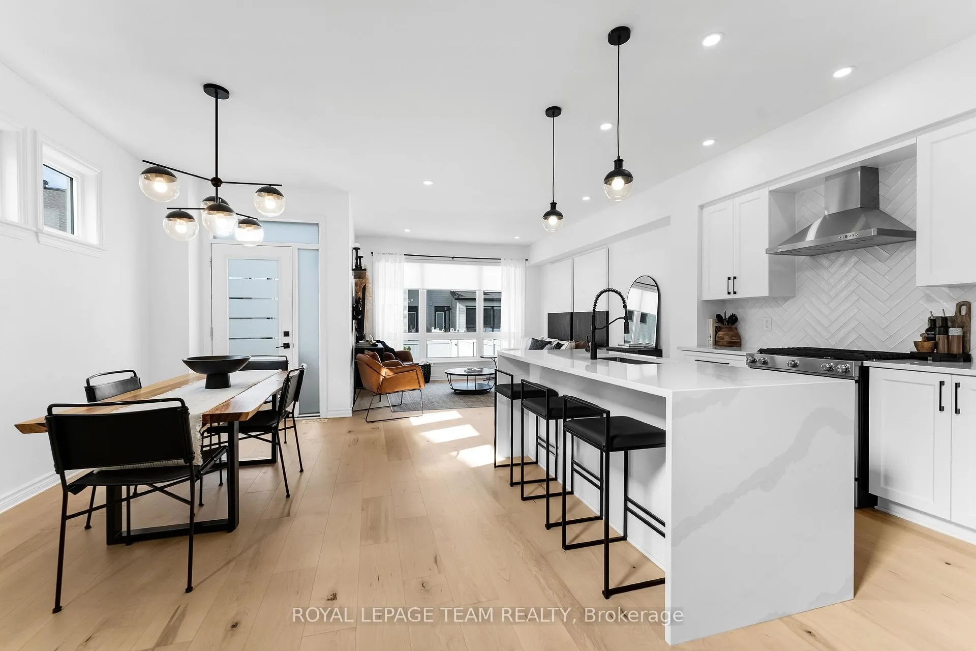 Photo 12 of 808 Chipping Circle, Ottawa, Riverside South/Gloucester Glen — HOMEH
