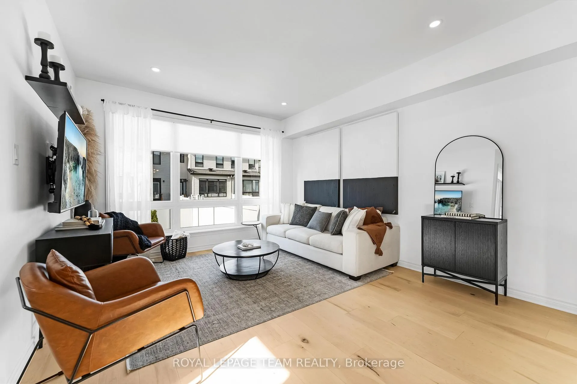 Photo 14 of 808 Chipping Circle, Ottawa, Riverside South/Gloucester Glen — HOMEH