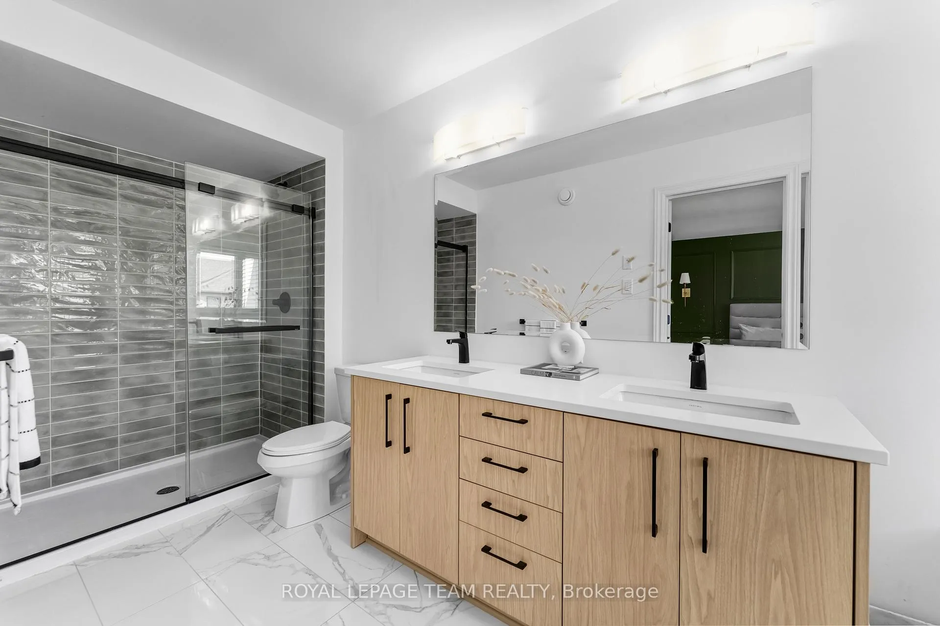 Photo 25 of 808 Chipping Circle, Ottawa, Riverside South/Gloucester Glen — HOMEH