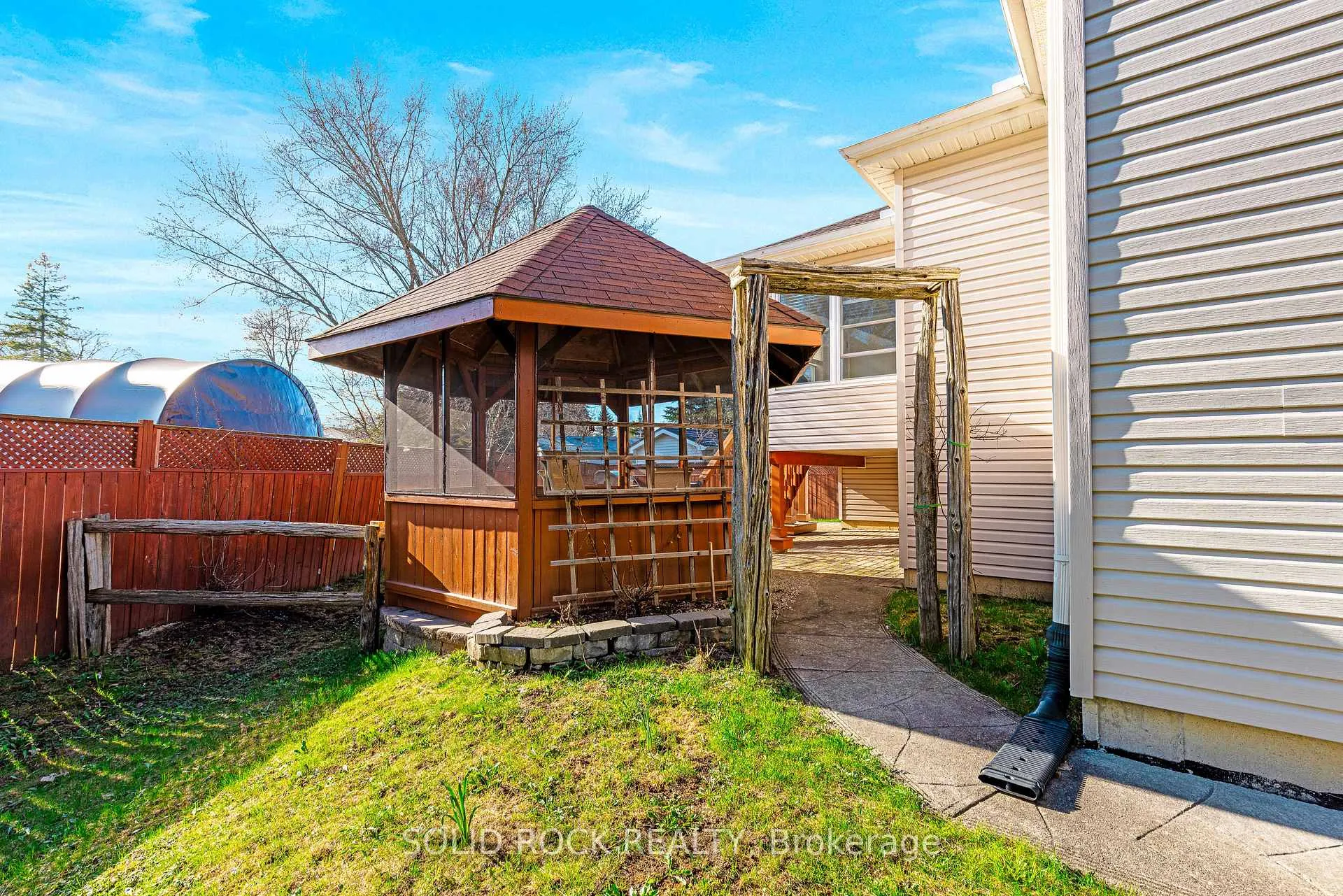 Photo 8 of 26 Regency Place, Brockville — HOMEH