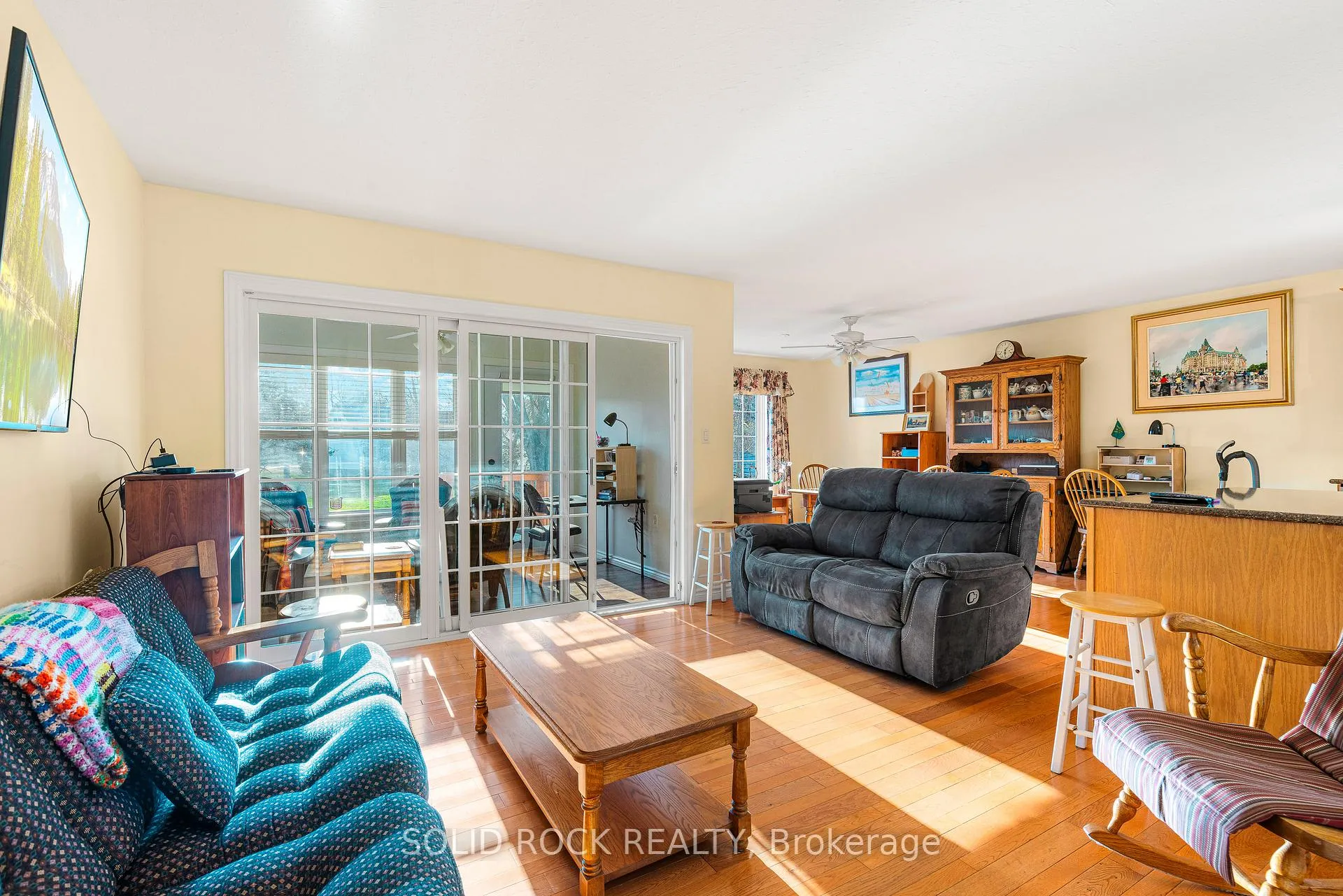 Photo 16 of 26 Regency Place, Brockville — HOMEH