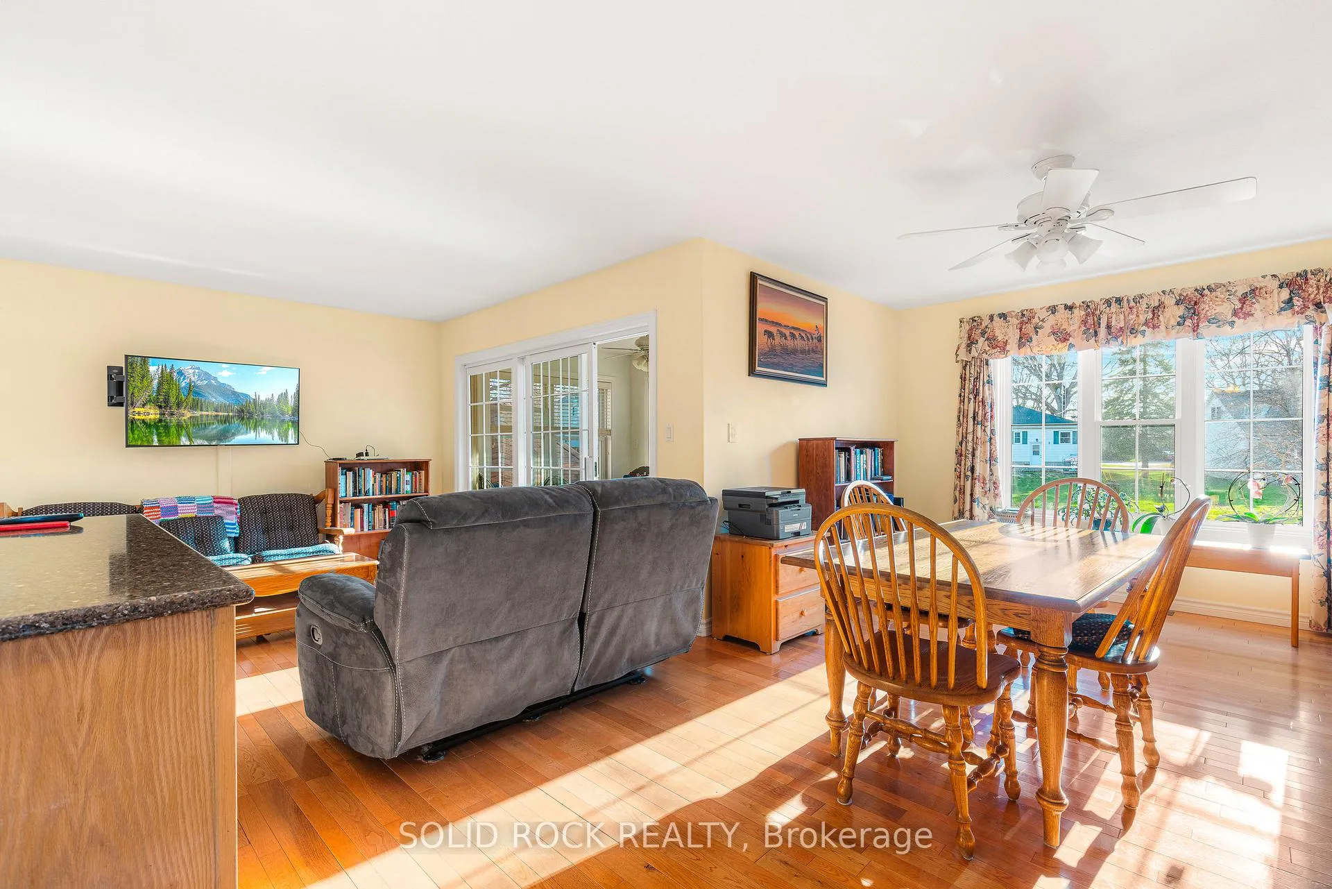 Photo 19 of 26 Regency Place, Brockville — HOMEH