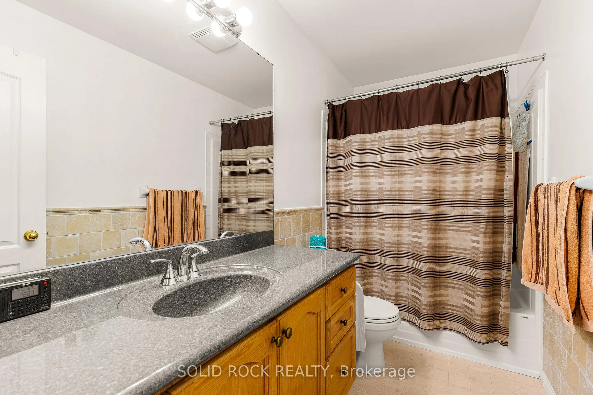 Photo 28 of 26 Regency Place, Brockville — HOMEH