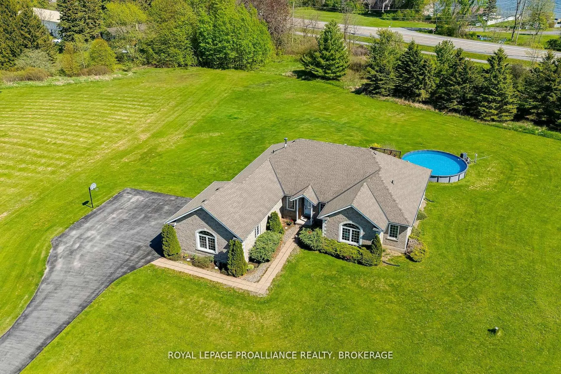 Photo 4 of 61 Conner Drive, Gananoque — HOMEH