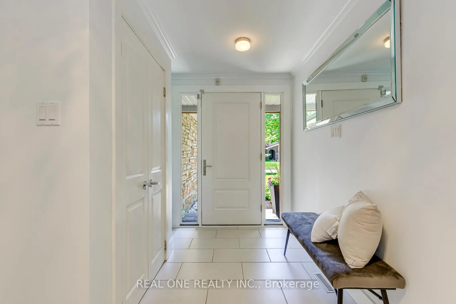Photo 5 of 165 Arichat Road, Oakville, Ford — HOMEH
