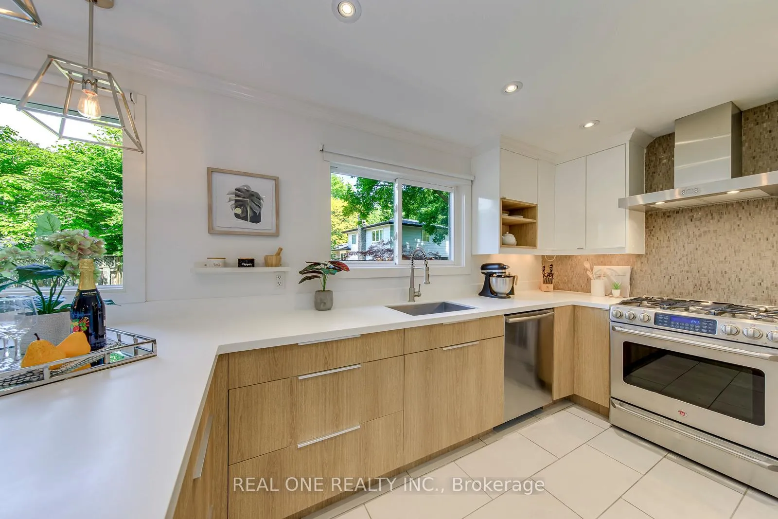 Photo 15 of 165 Arichat Road, Oakville, Ford — HOMEH