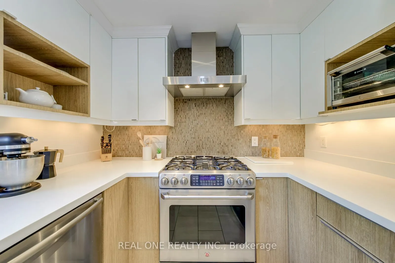 Photo 16 of 165 Arichat Road, Oakville, Ford — HOMEH